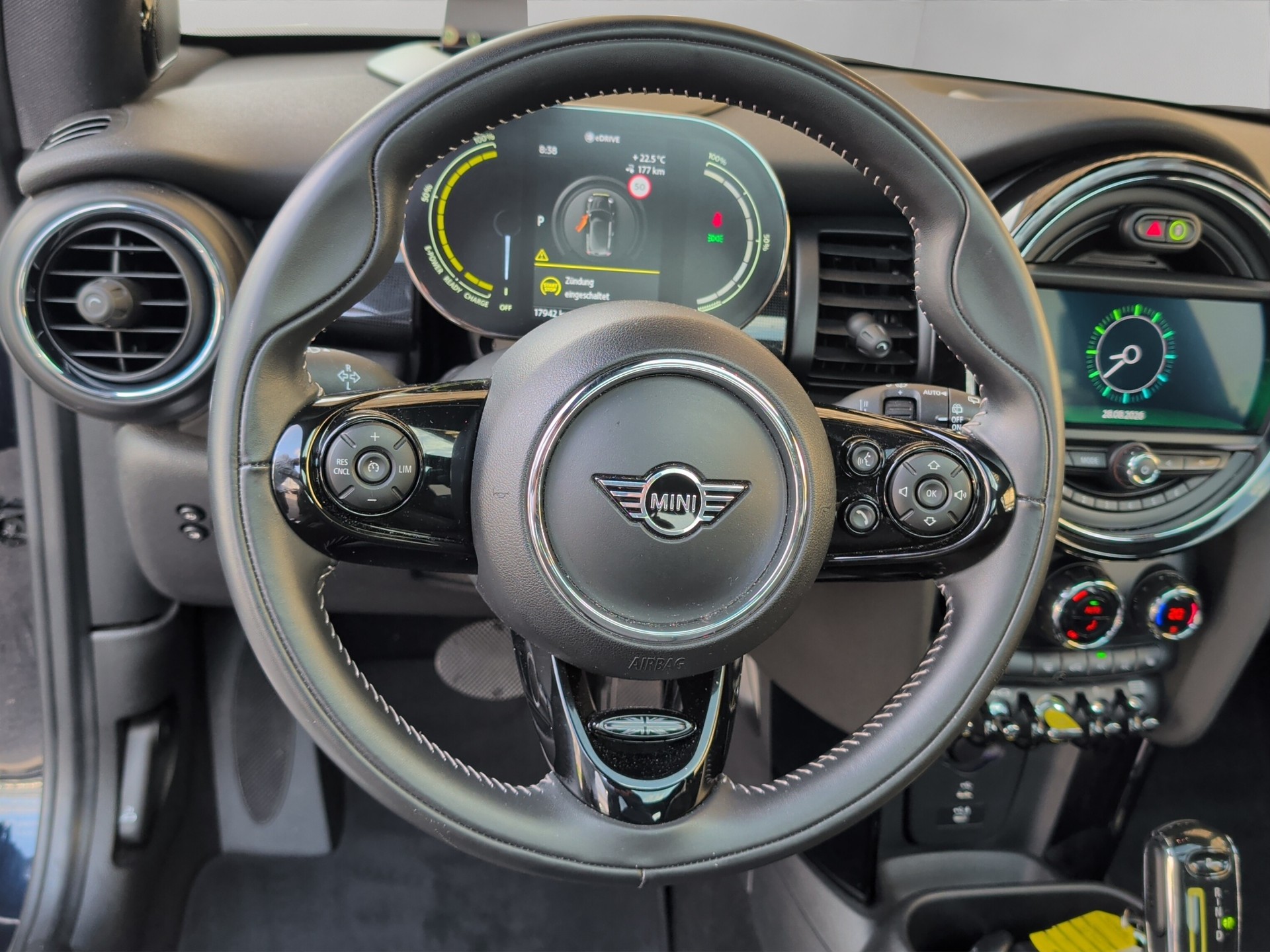 MINI Cooper SE-image-14