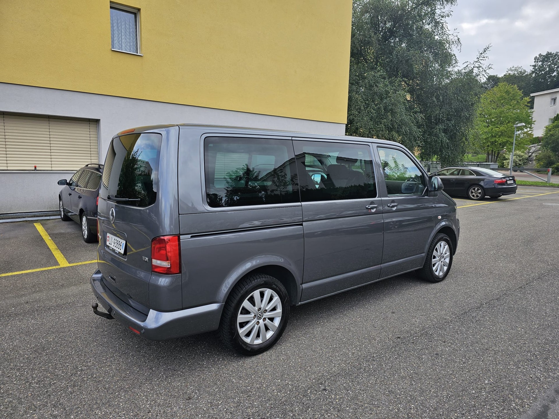 VW T5 Multivan 2.0 TDI CR Startline-showroom-element-2