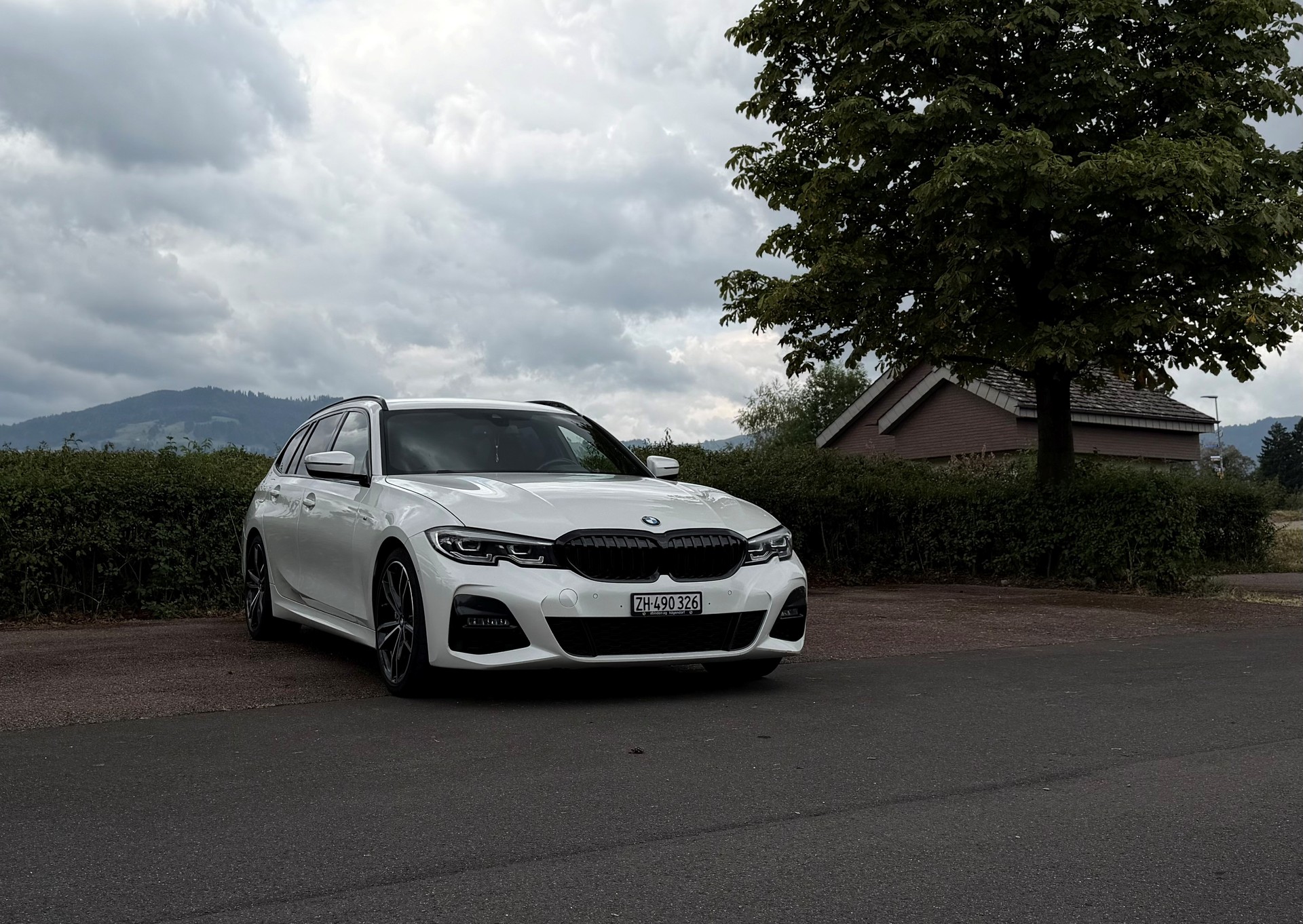 BMW 330d xDrive M Sport Touring Alcantara-image-1