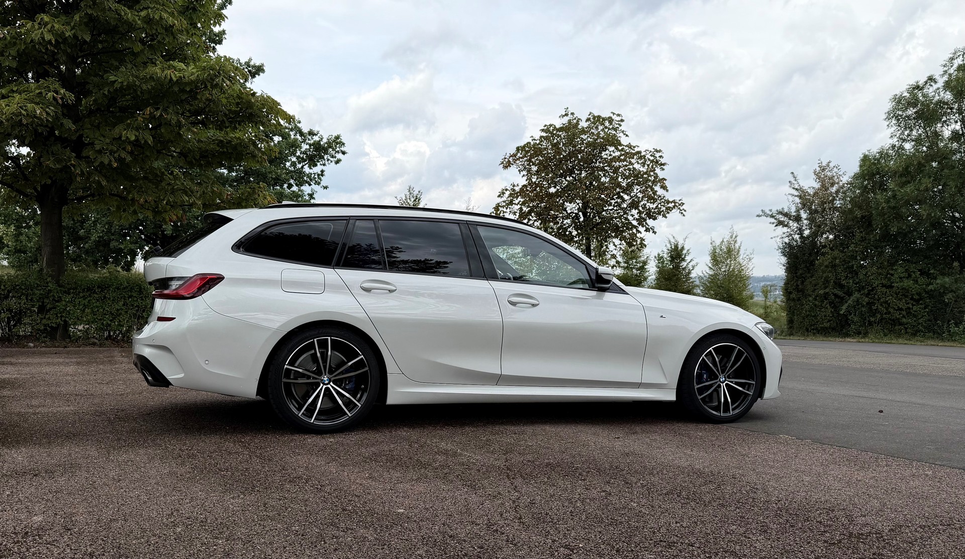 BMW 330d xDrive M Sport Touring Alcantara-image-3