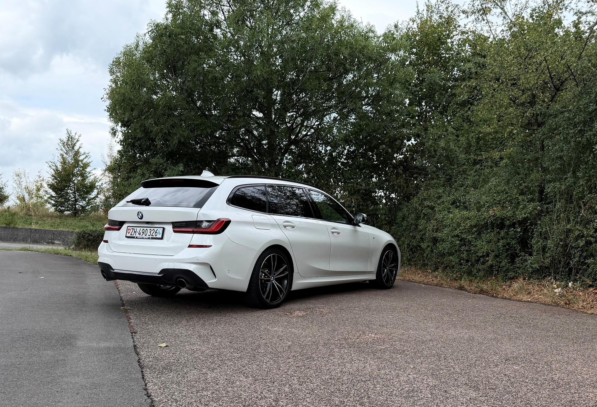 BMW 330d xDrive M Sport Touring Alcantara-image-4