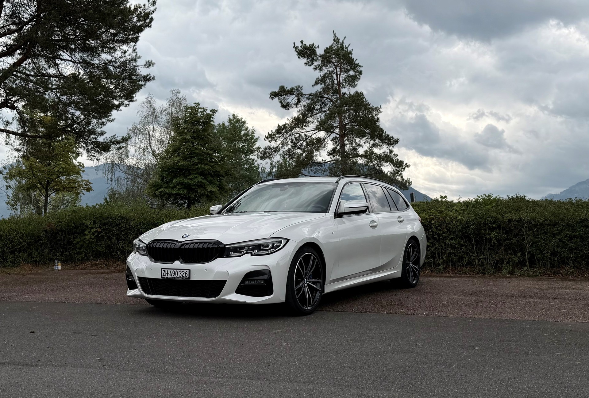BMW 330d xDrive M Sport Touring Alcantara-image-0