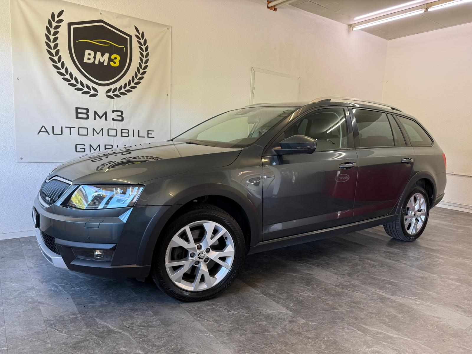 SKODA Octavia Combi 1.8 TSI Scout 4x4 DSG 1,6T AHK-image-1