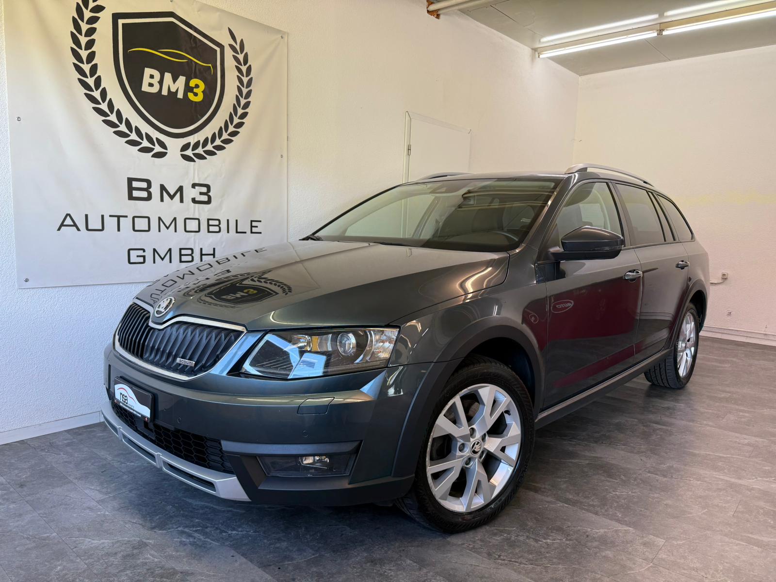 SKODA Octavia Combi 1.8 TSI Scout 4x4 DSG 1,6T AHK-image-0