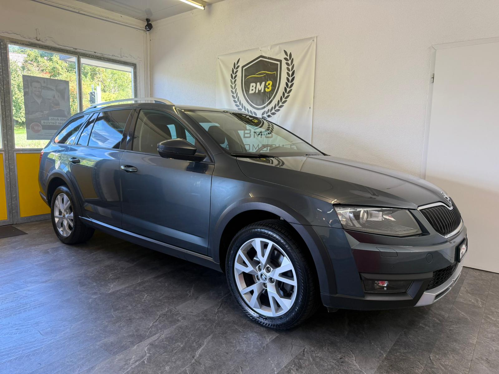 SKODA Octavia Combi 1.8 TSI Scout 4x4 DSG 1,6T AHK-image-6