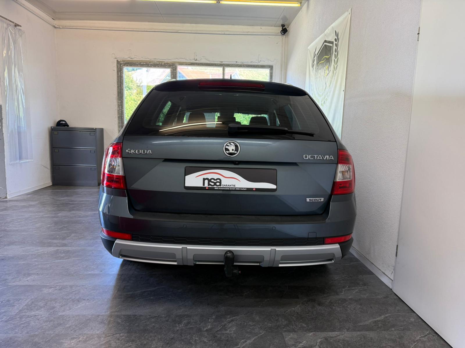 SKODA Octavia Combi 1.8 TSI Scout 4x4 DSG 1,6T AHK-image-3