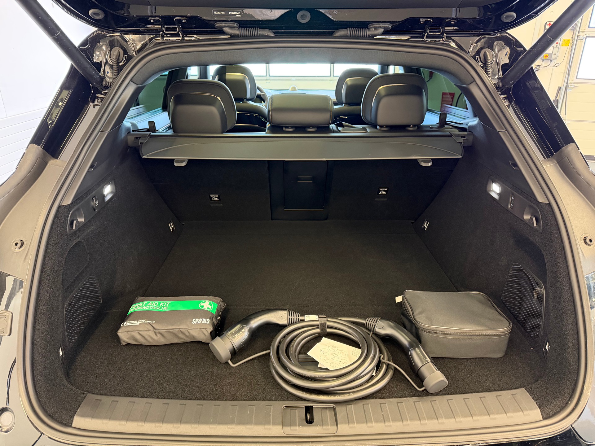 ZEEKR 7X 100kWh Privilege AWD, Comfort & Cockpitpaket, "Onyx Black" 10J / 200'000km Werksgarantie-image-9