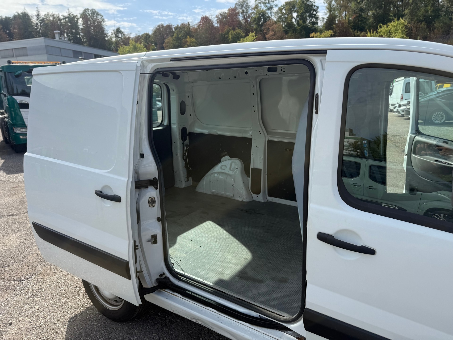 PEUGEOT Expert 2.0 HDi 229 L1H1-image-4