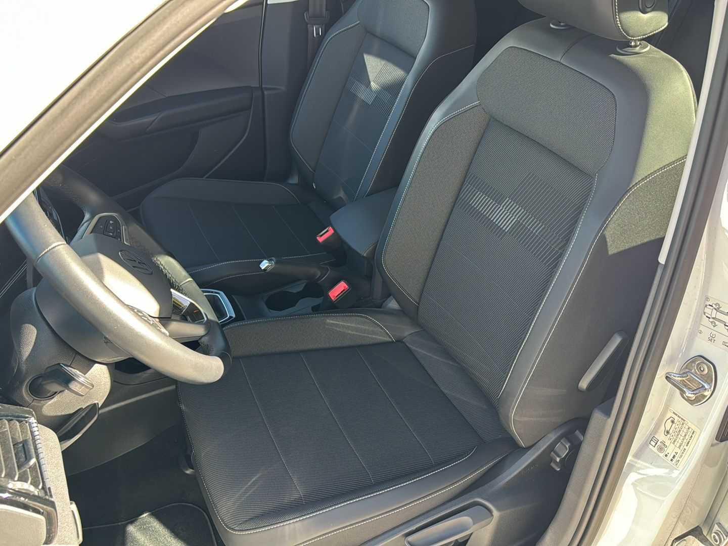 VW T-Cross 1.0 TSI Life Selection-image-8