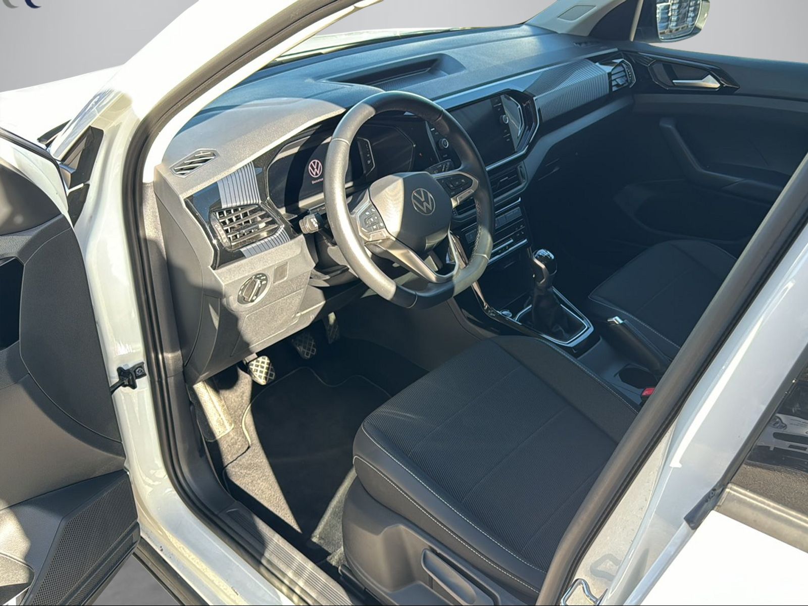 VW T-Cross 1.0 TSI Life Selection-image-9