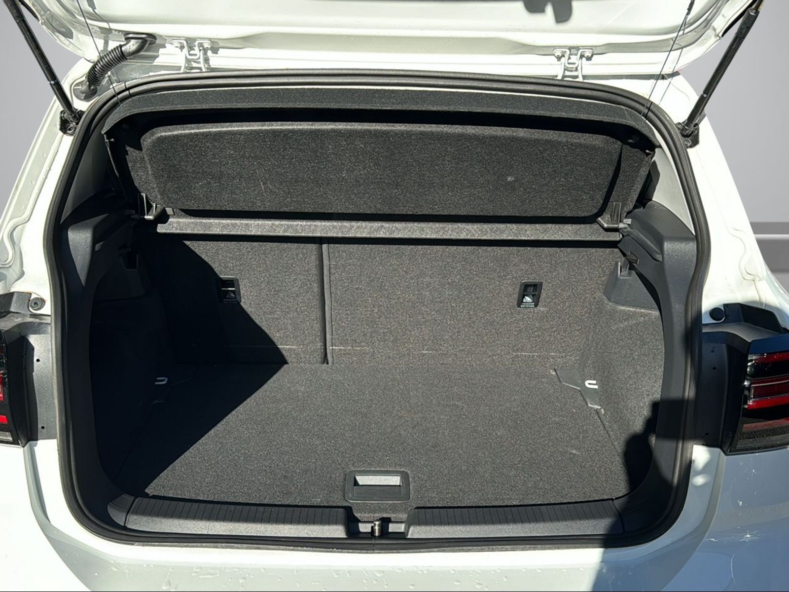 VW T-Cross 1.0 TSI Life Selection-image-12