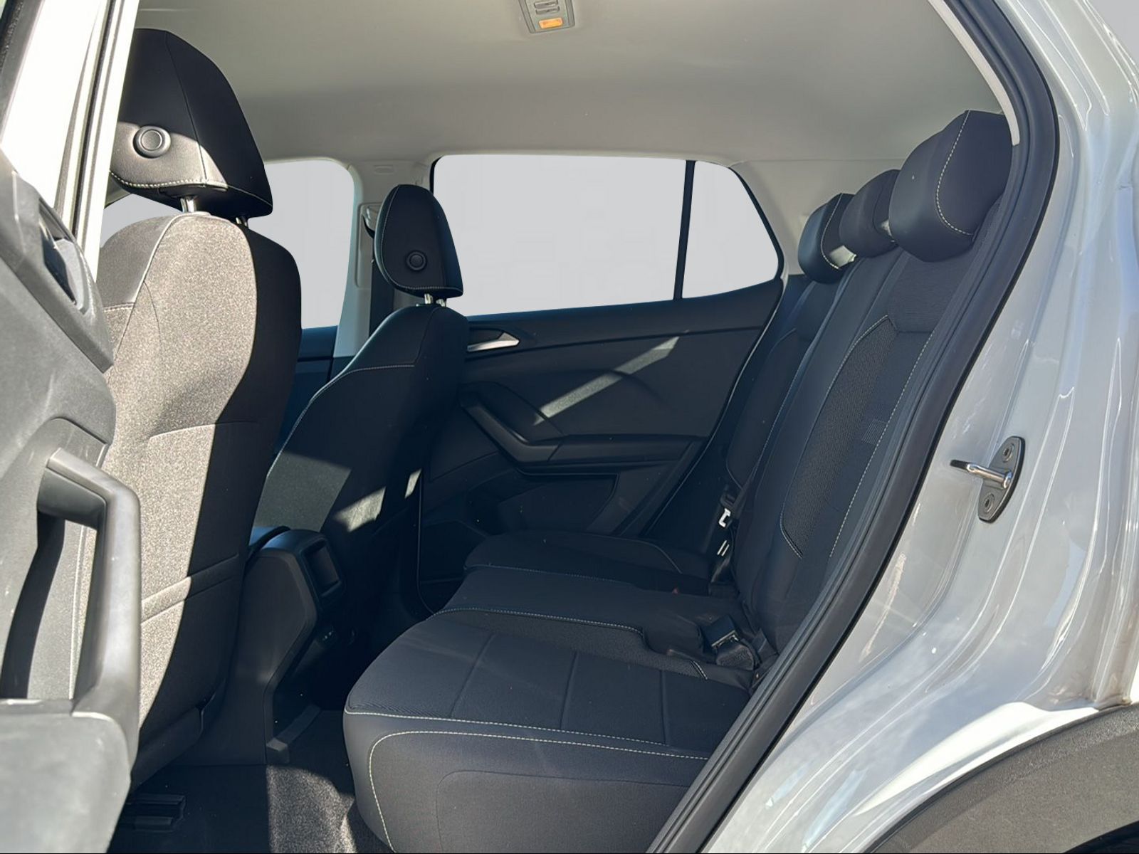 VW T-Cross 1.0 TSI Life Selection-image-11