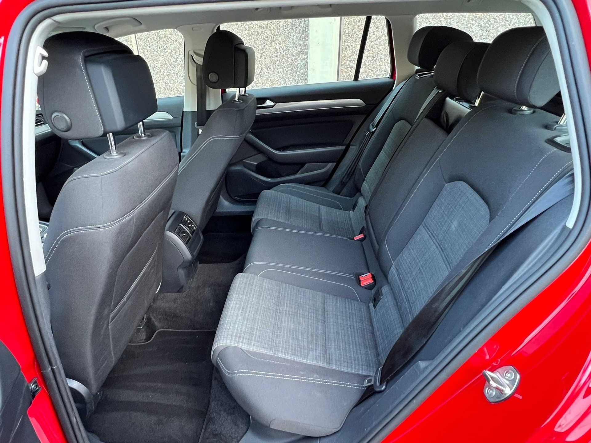 VW Passat 2.0 TDI BMT Business 4Motion DSG-image-13