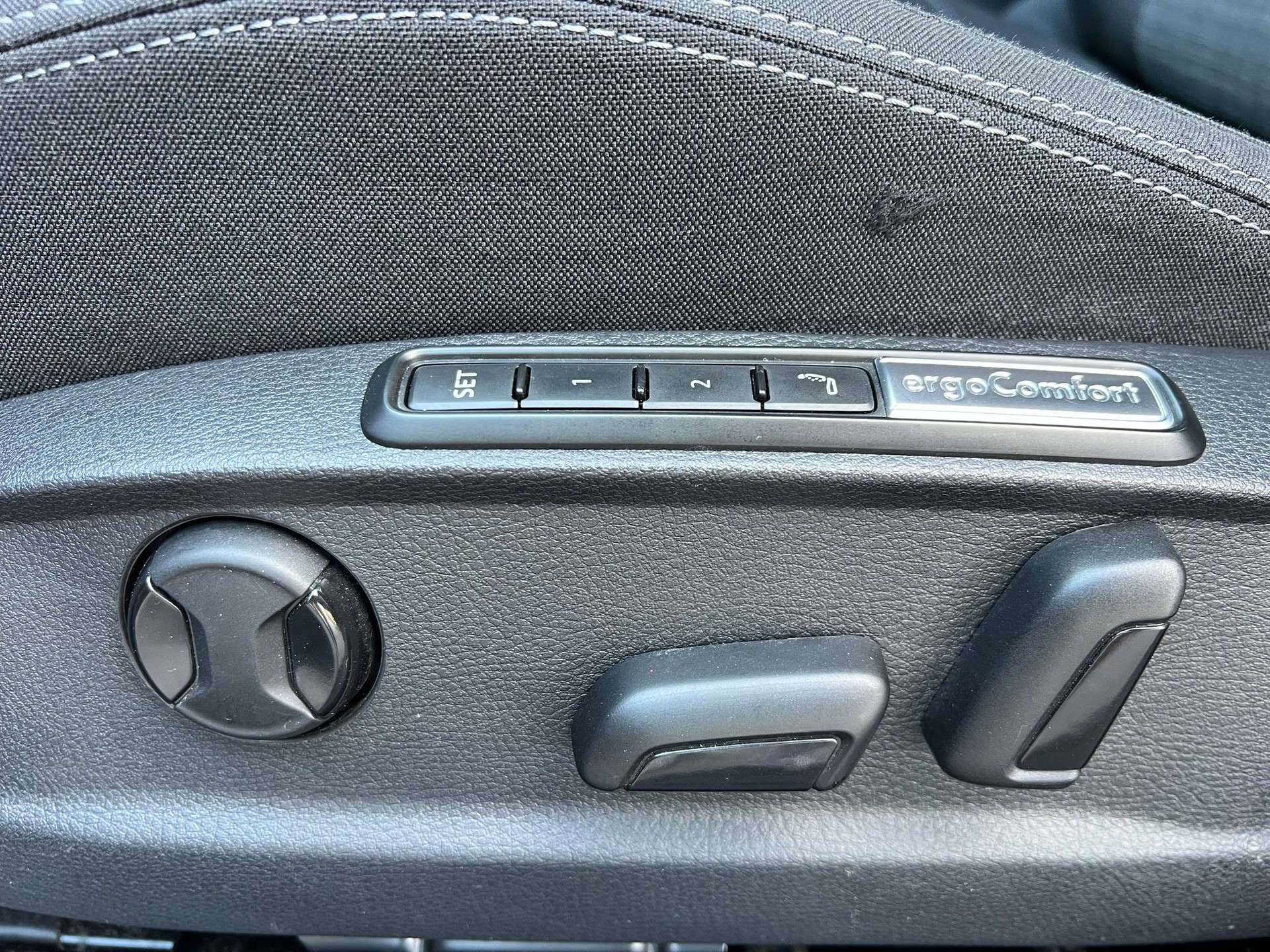 VW Passat 2.0 TDI BMT Business 4Motion DSG-image-19