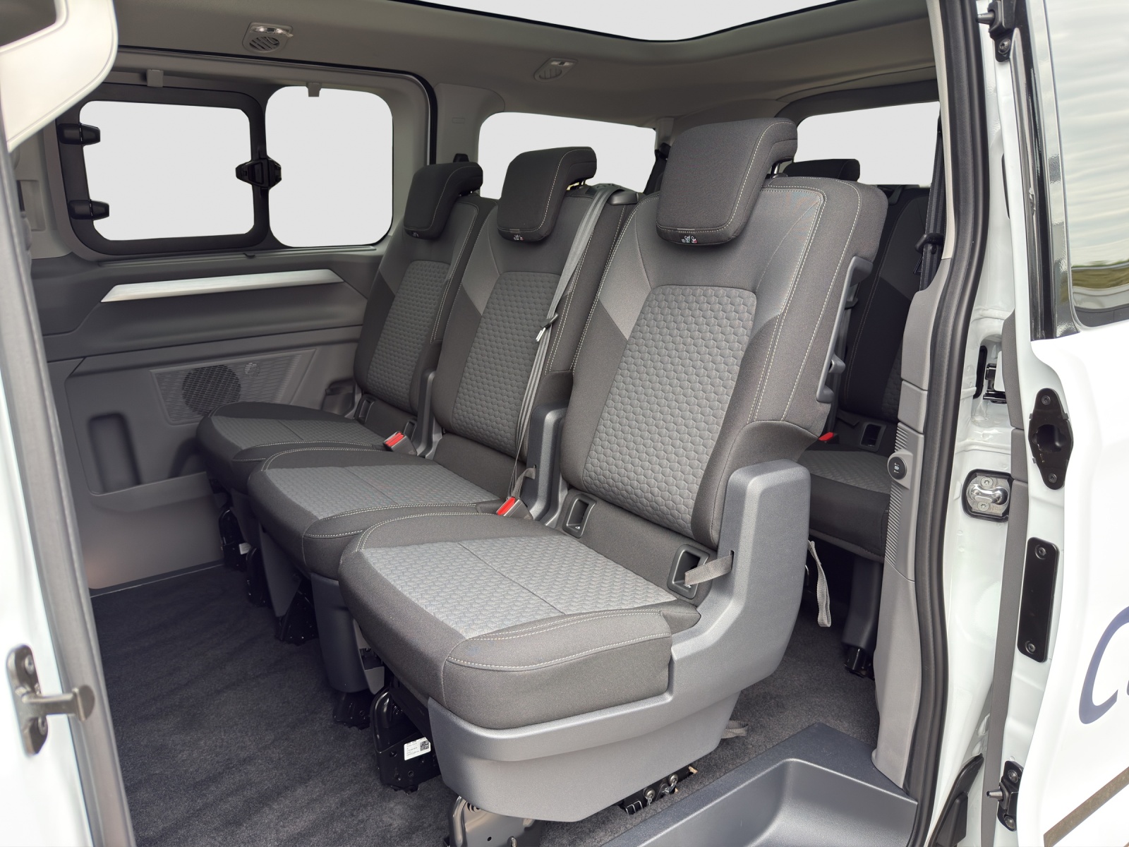 VW Caravelle 2.0 TDI Edition Aut.8 4 Motion-image-12