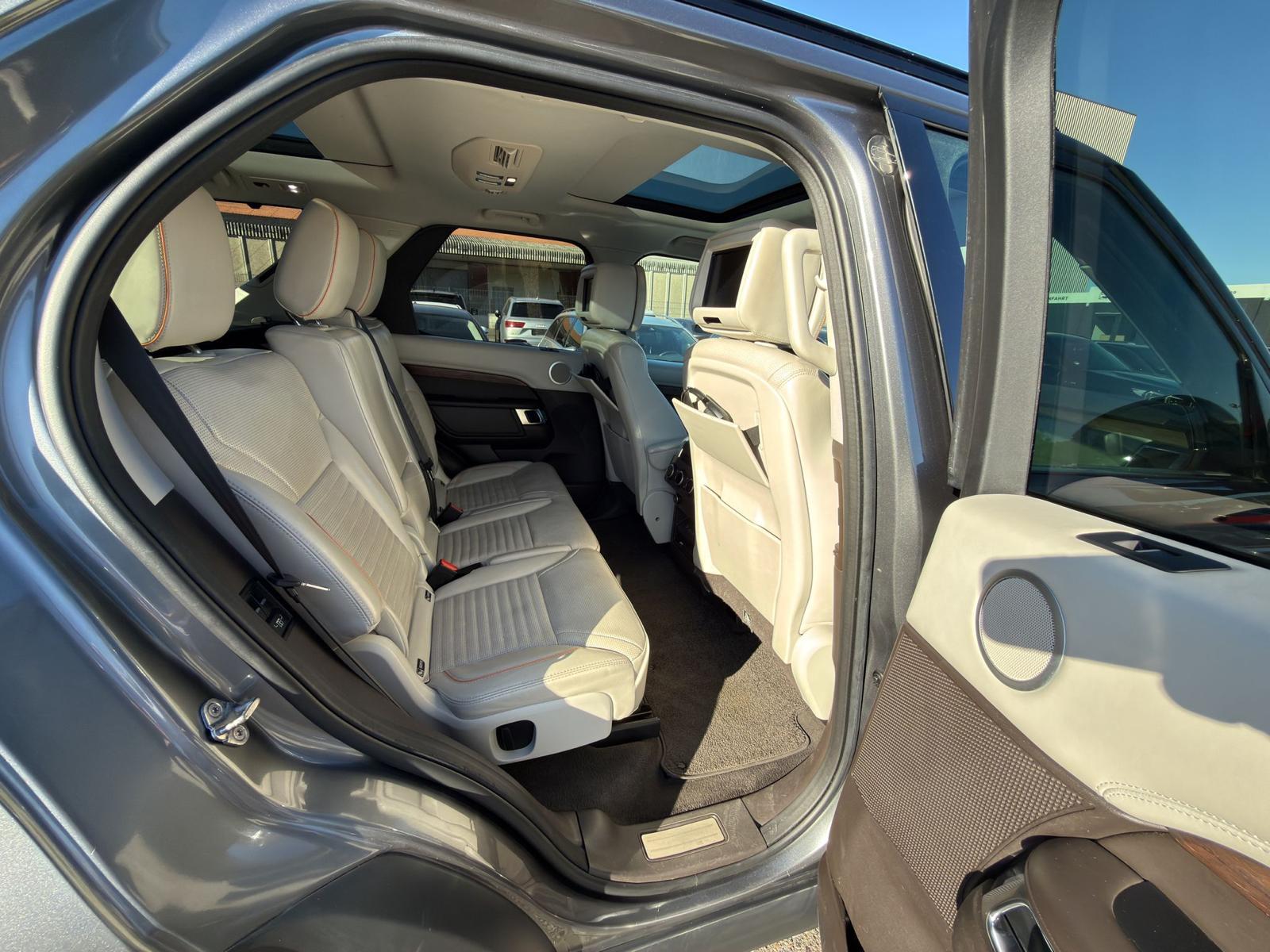 LAND ROVER Discovery 3.0 TDV6 HSE-image-12