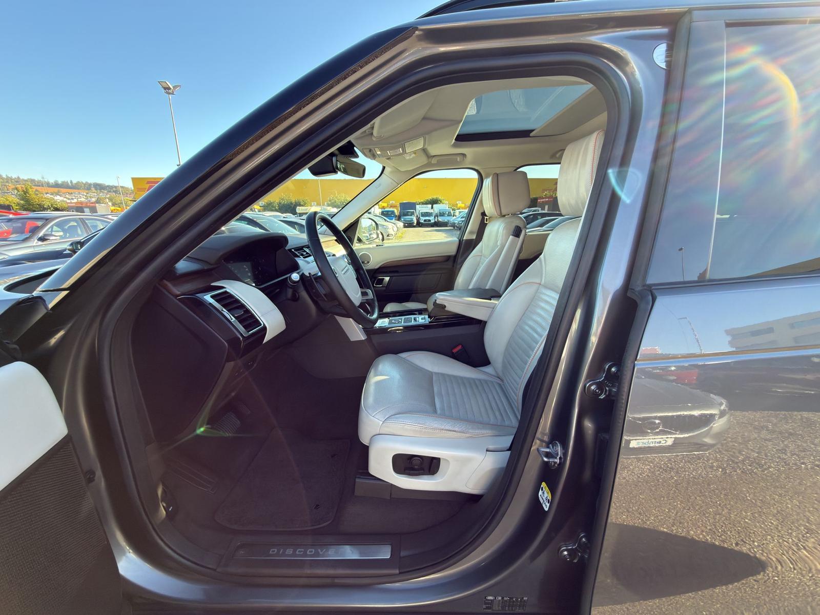 LAND ROVER Discovery 3.0 TDV6 HSE-image-8
