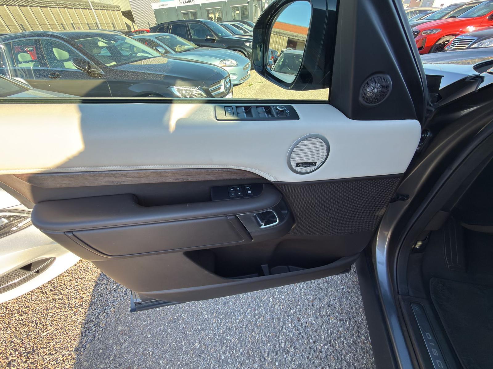LAND ROVER Discovery 3.0 TDV6 HSE-image-21