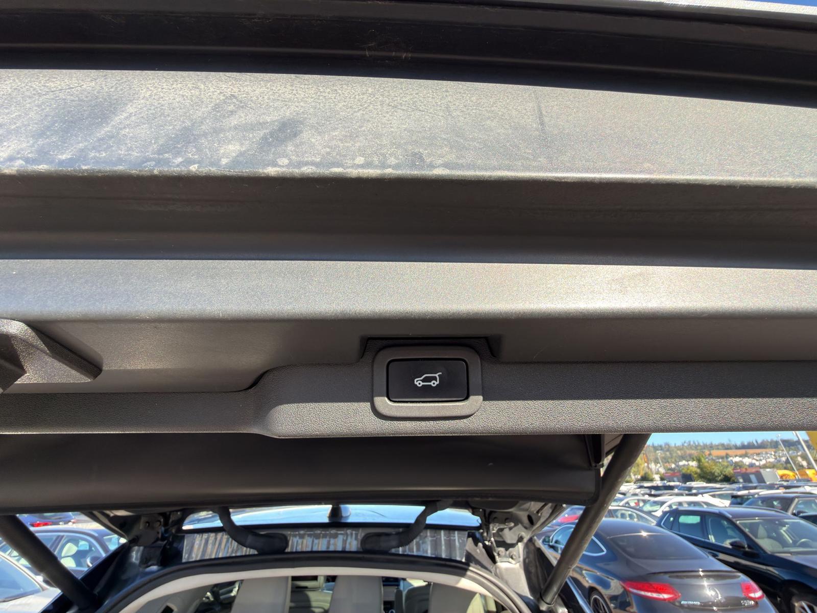 LAND ROVER Discovery 3.0 TDV6 HSE-image-23