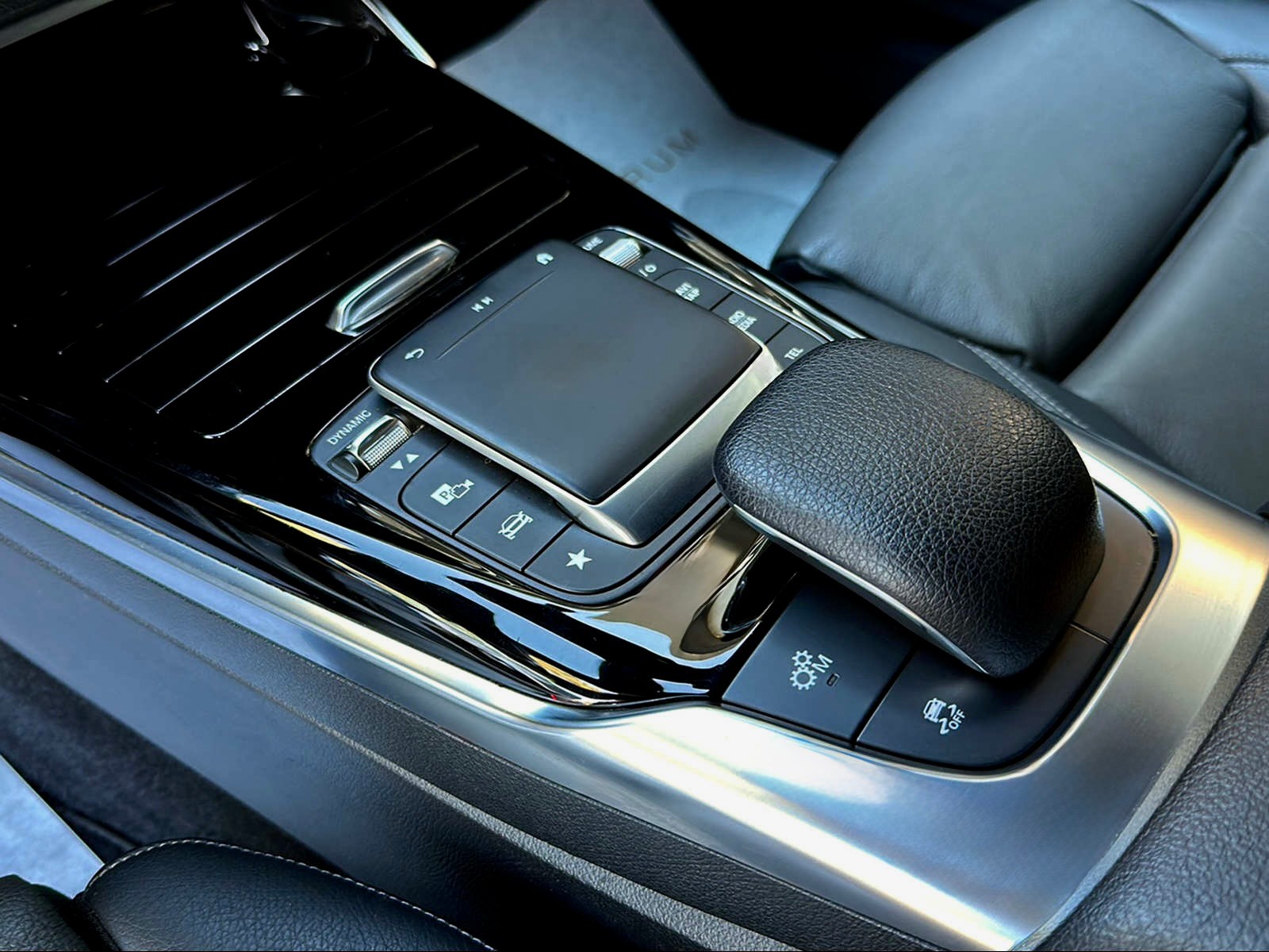 MERCEDES-BENZ CLA 45 S AMG 4Matic+ 8G-DCT-image-11