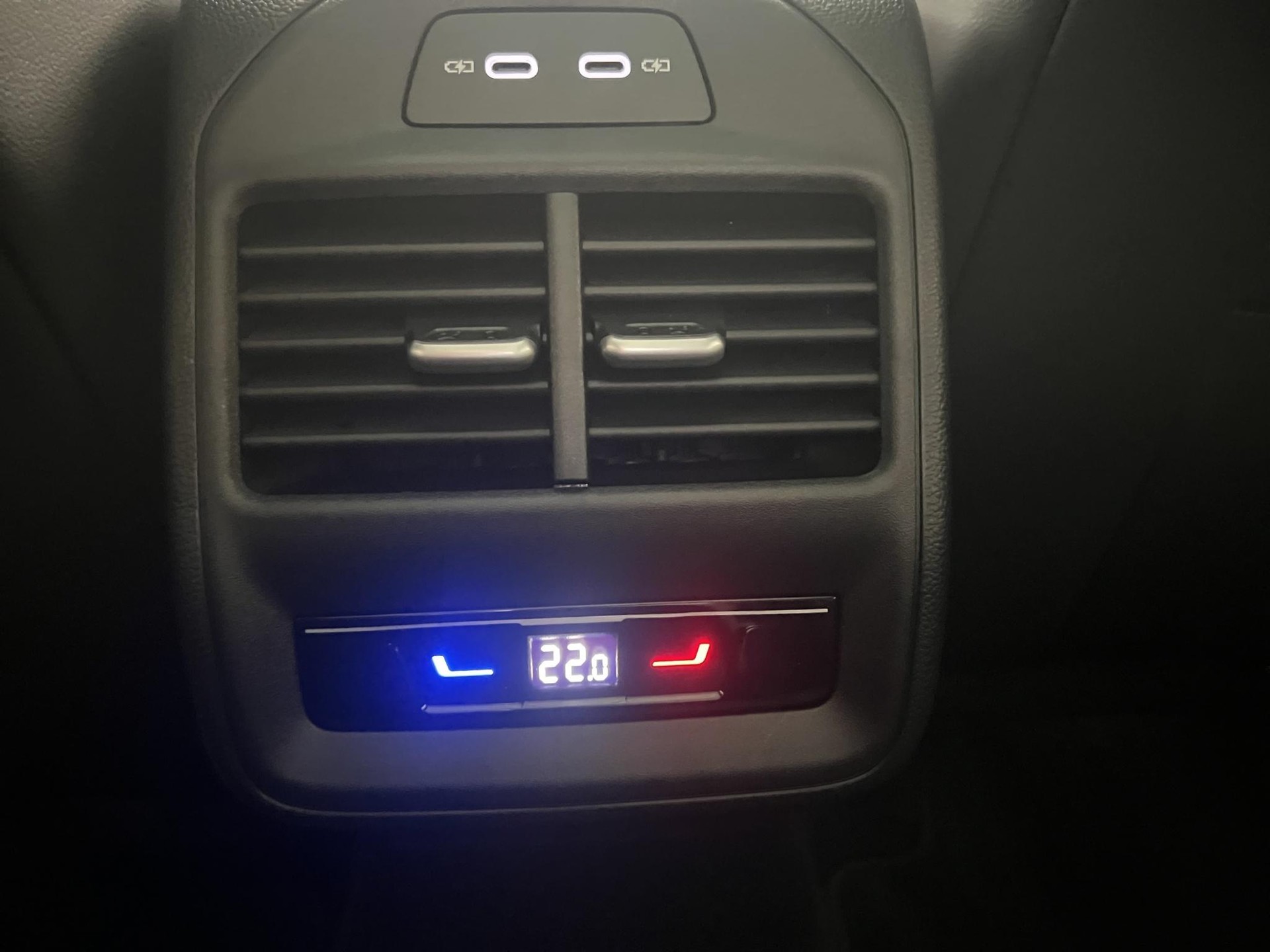 VW Passat Variant 2.0 TDI R-Line DSG 4motion-image-18