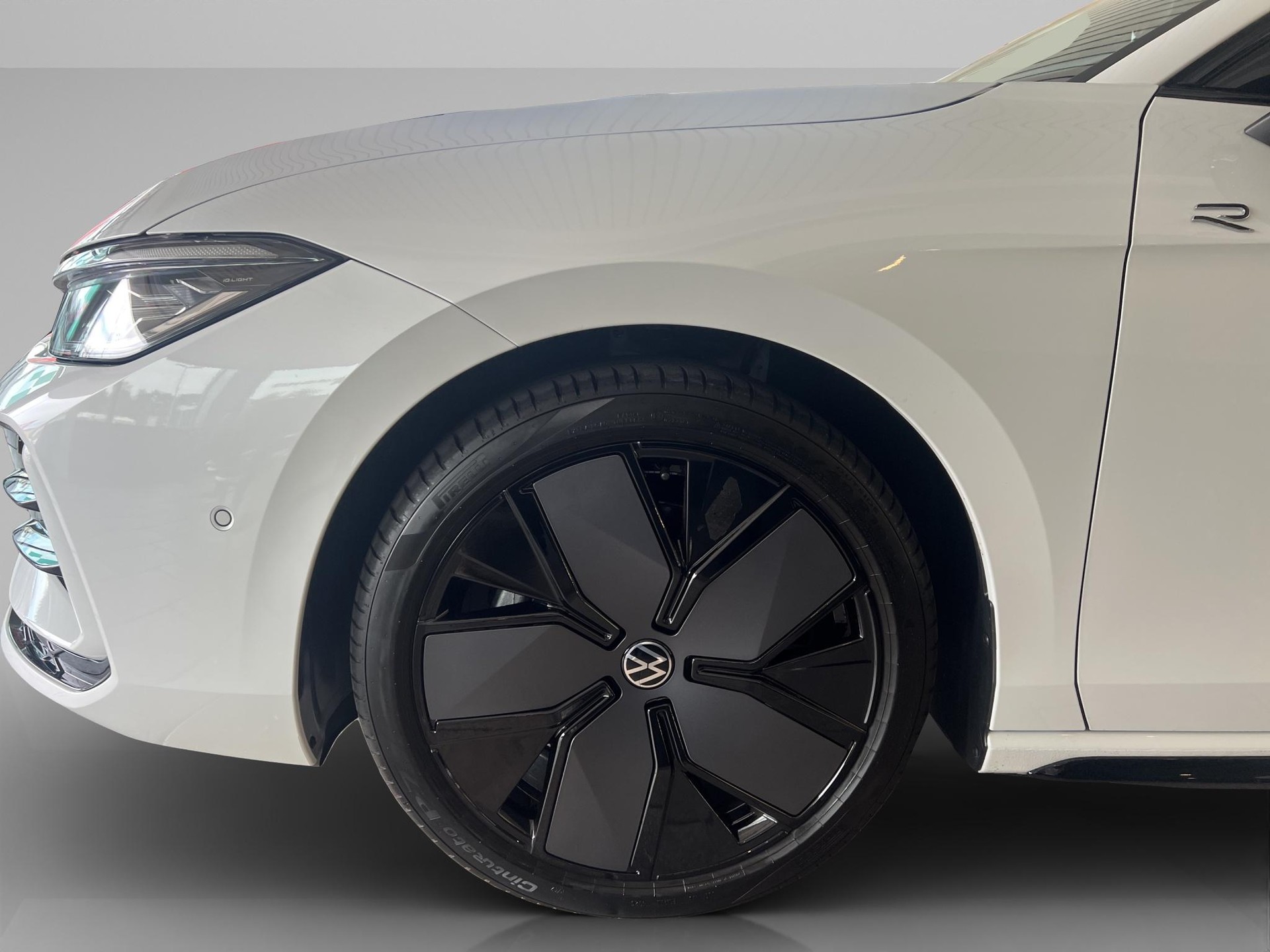 VW Passat Variant 2.0 TDI R-Line DSG 4motion-image-8