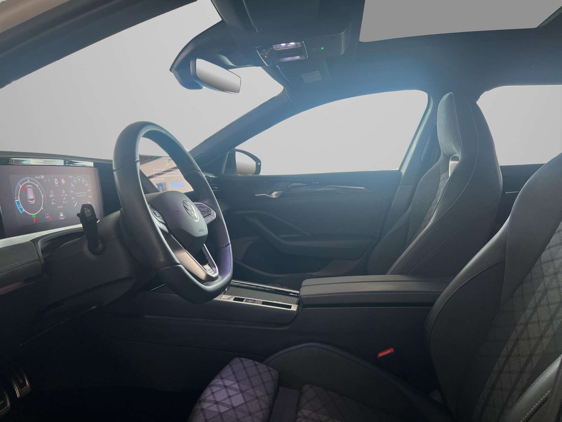 VW Passat Variant 2.0 TDI R-Line DSG 4motion-image-10