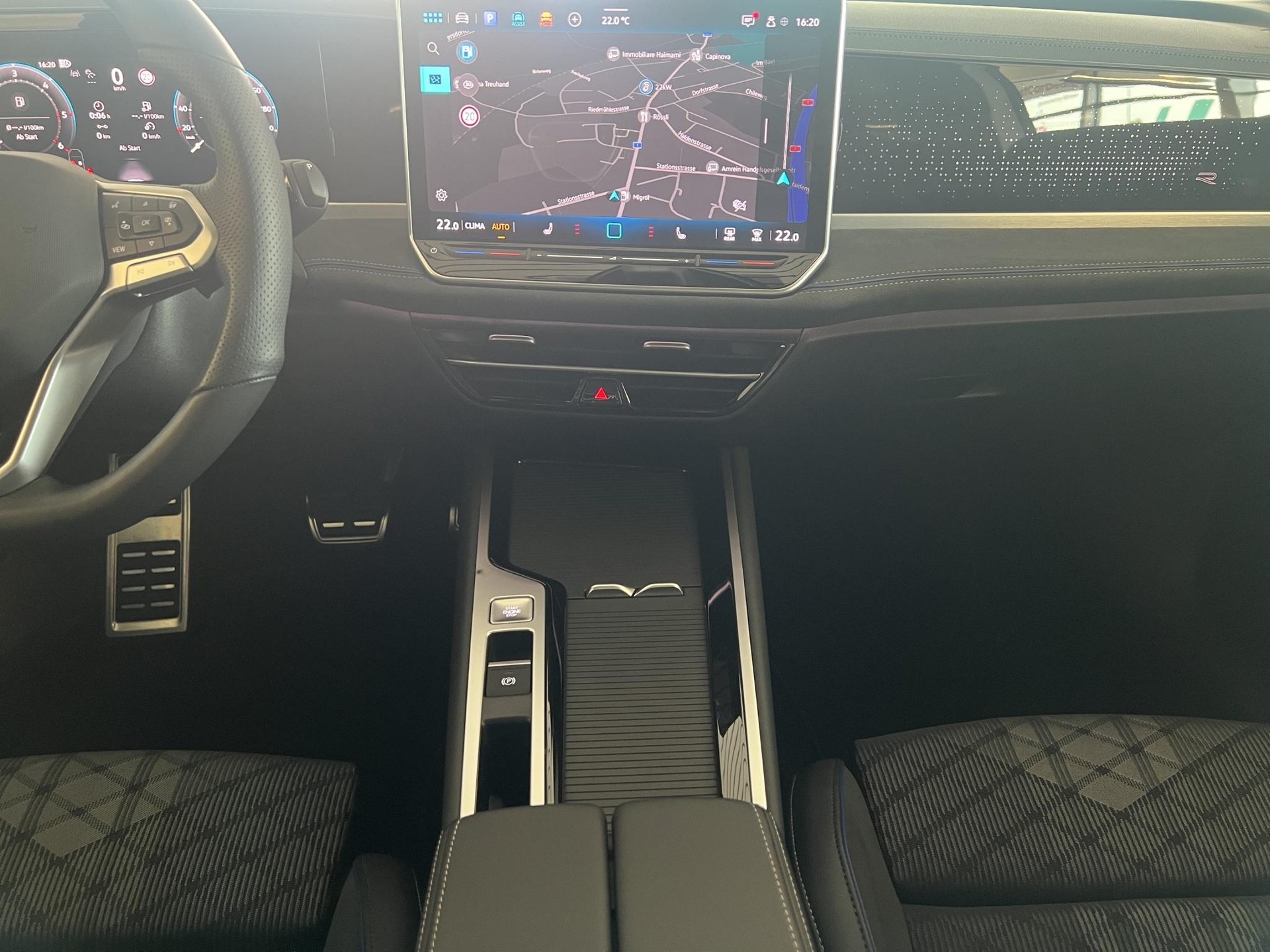 VW Passat Variant 2.0 TDI R-Line DSG 4motion-image-15