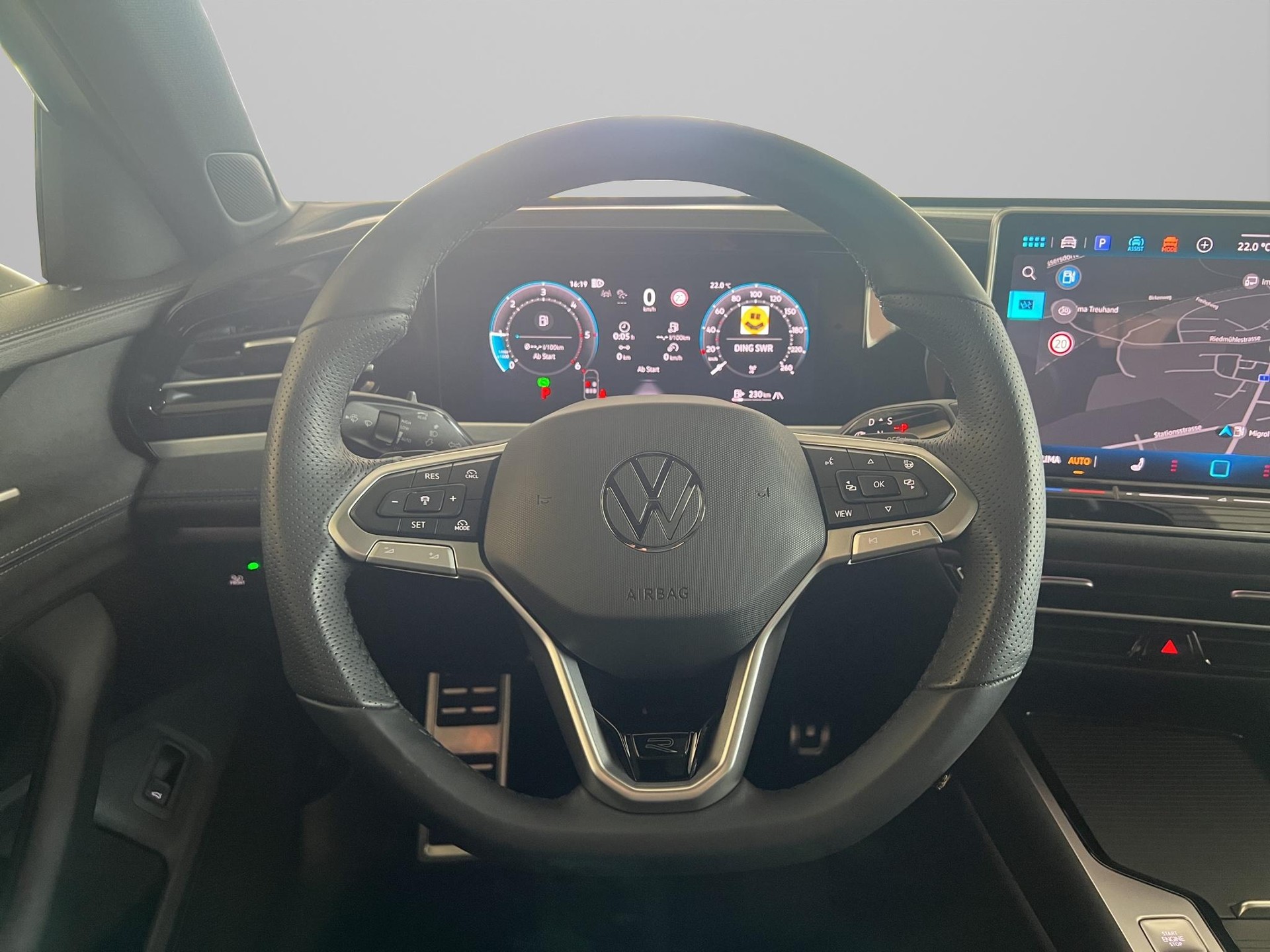 VW Passat Variant 2.0 TDI R-Line DSG 4motion-image-13