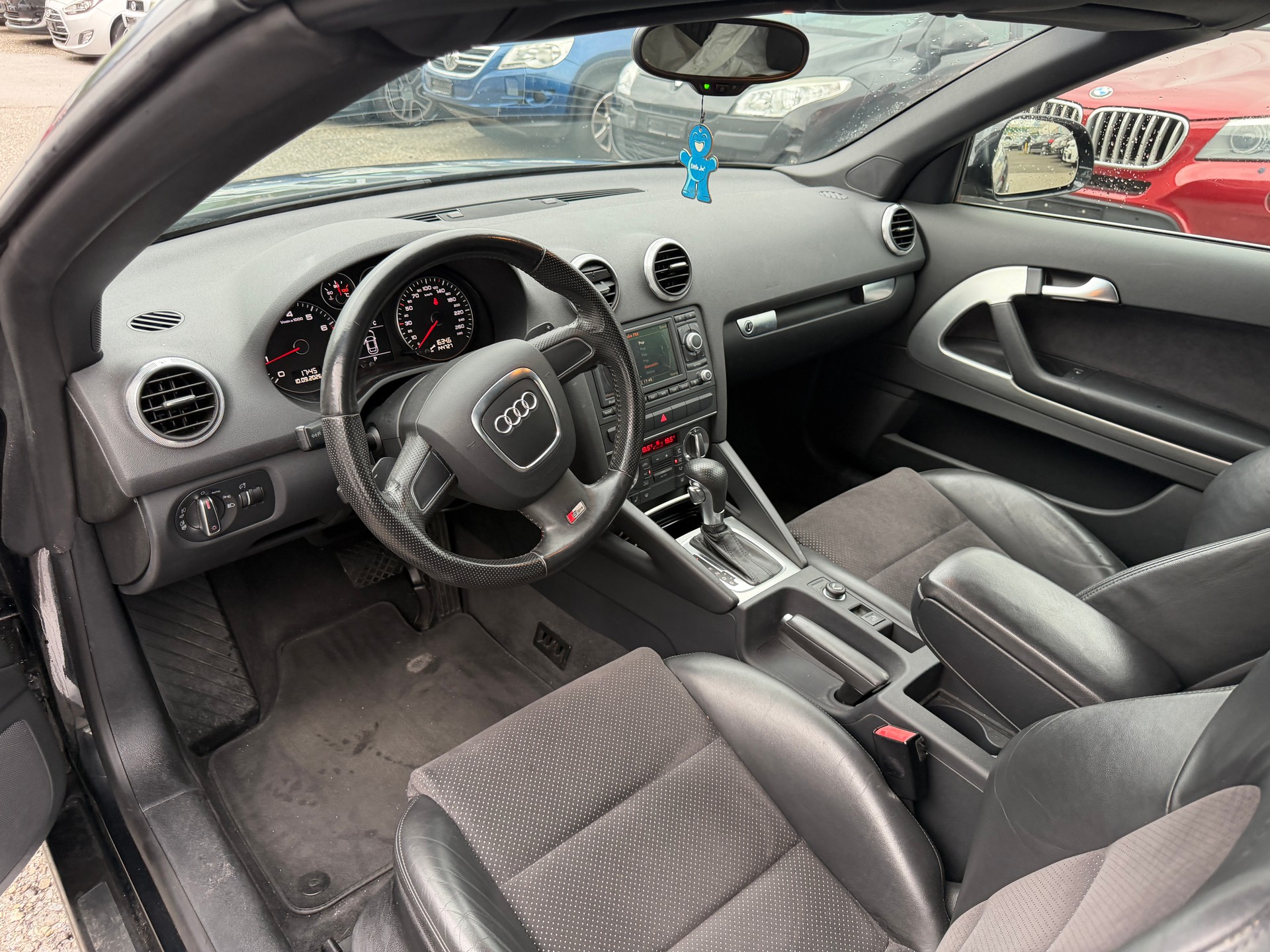 AUDI A3 Cabriolet 1.8 TFSI Attraction S-tronic-image-4