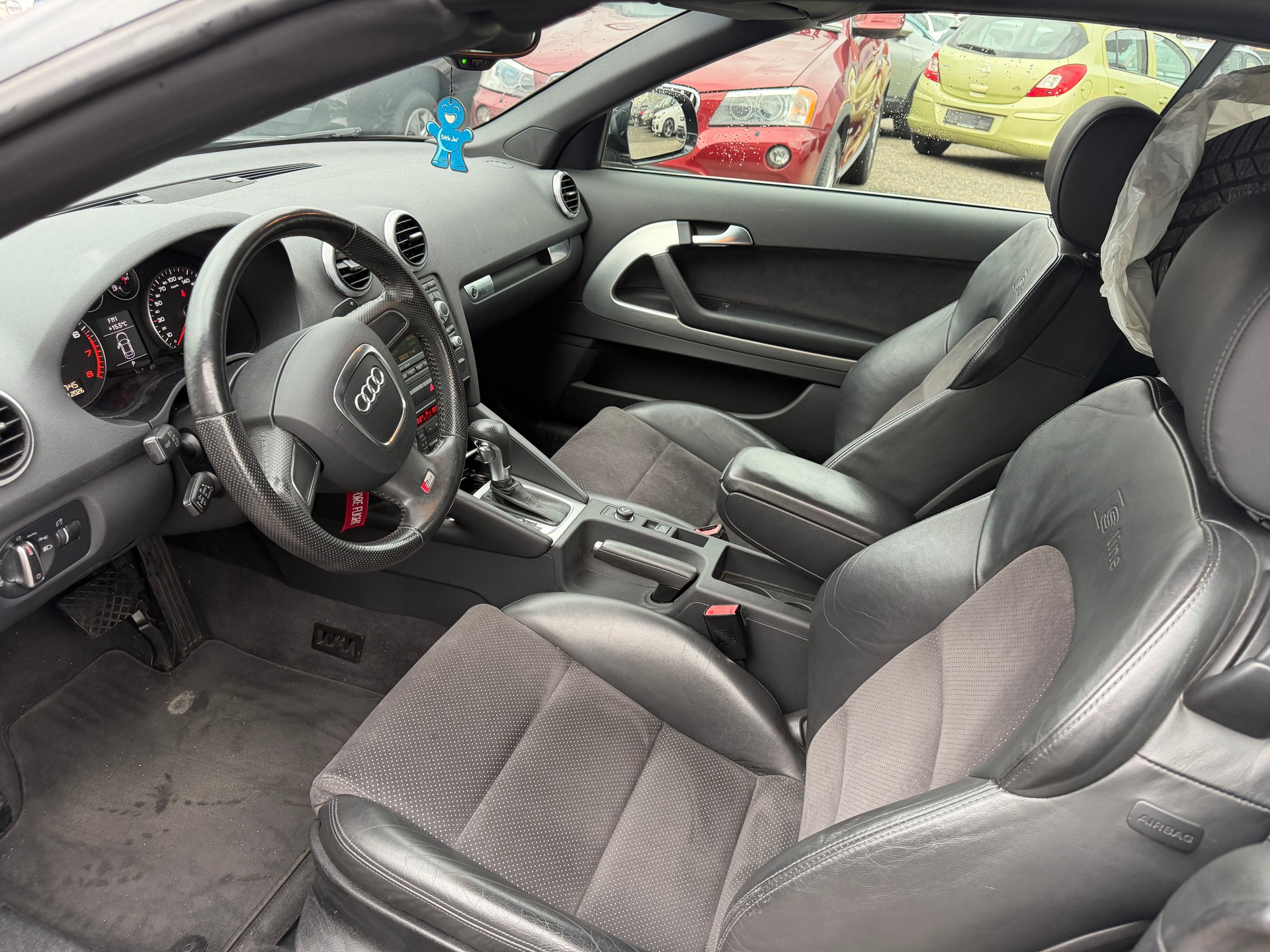 AUDI A3 Cabriolet 1.8 TFSI Attraction S-tronic-image-3