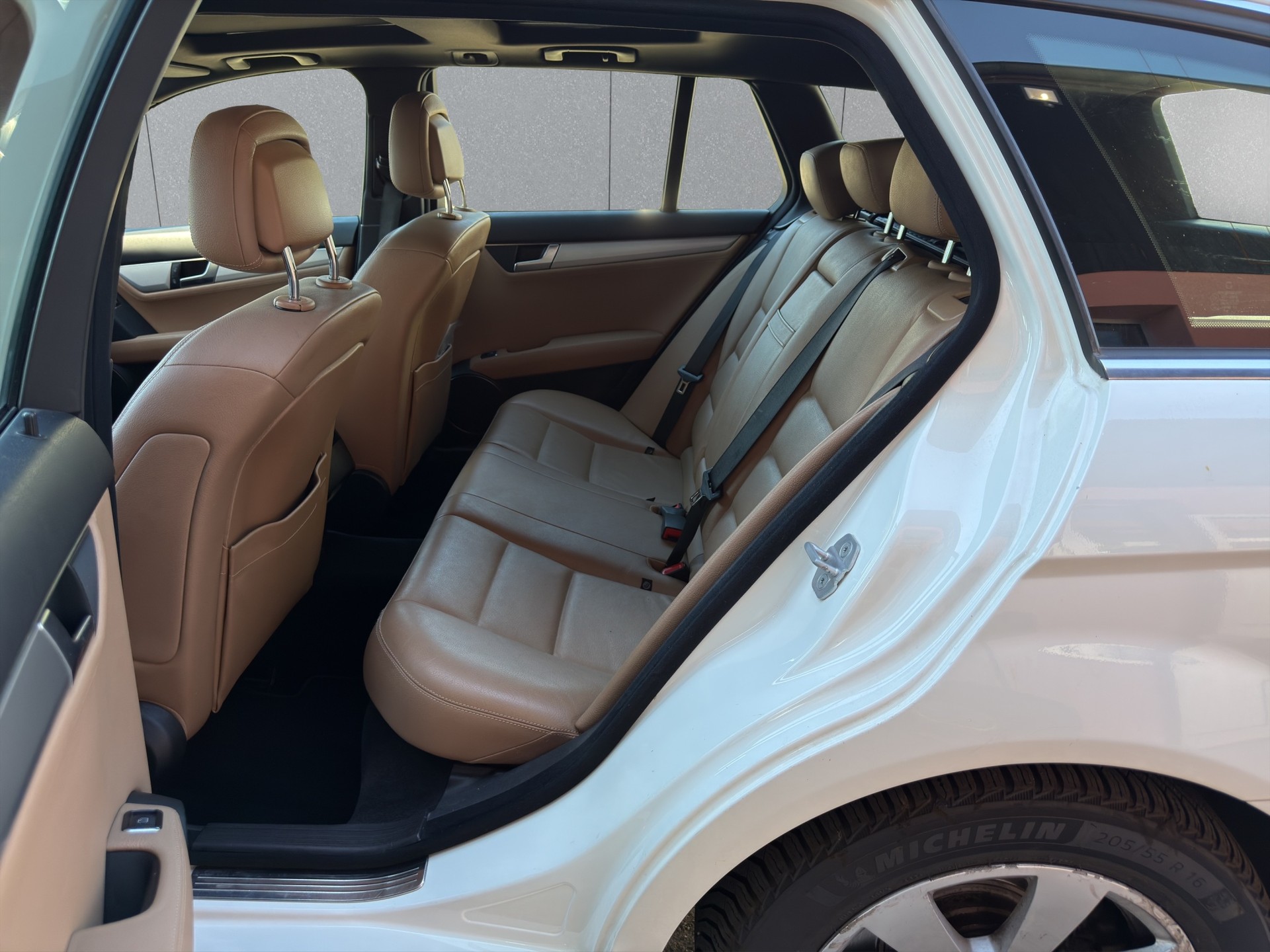 MERCEDES-BENZ C 200 Avantgarde 7G-Tronic-image-12