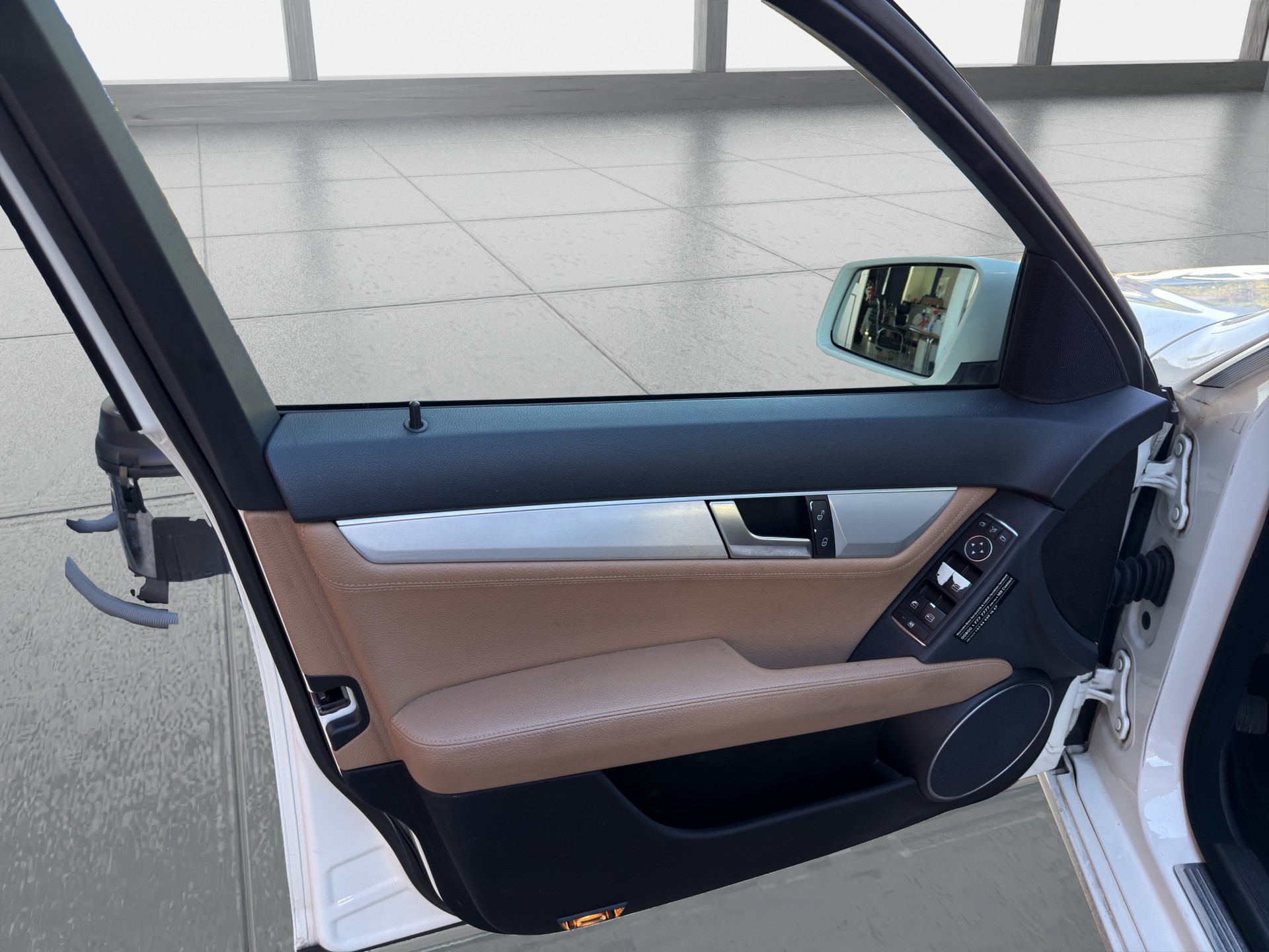 MERCEDES-BENZ C 200 Avantgarde 7G-Tronic-image-11