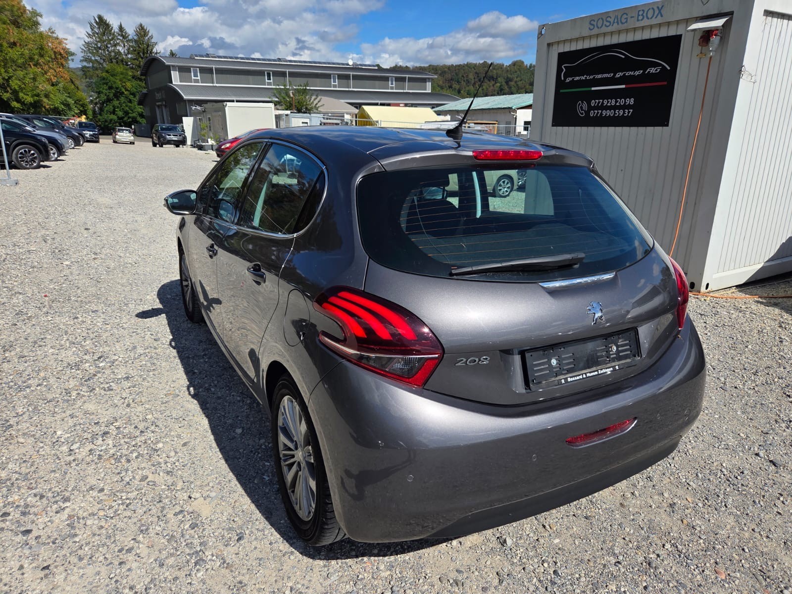 PEUGEOT 208 1.2 PureTech Allure EAT6-image-6