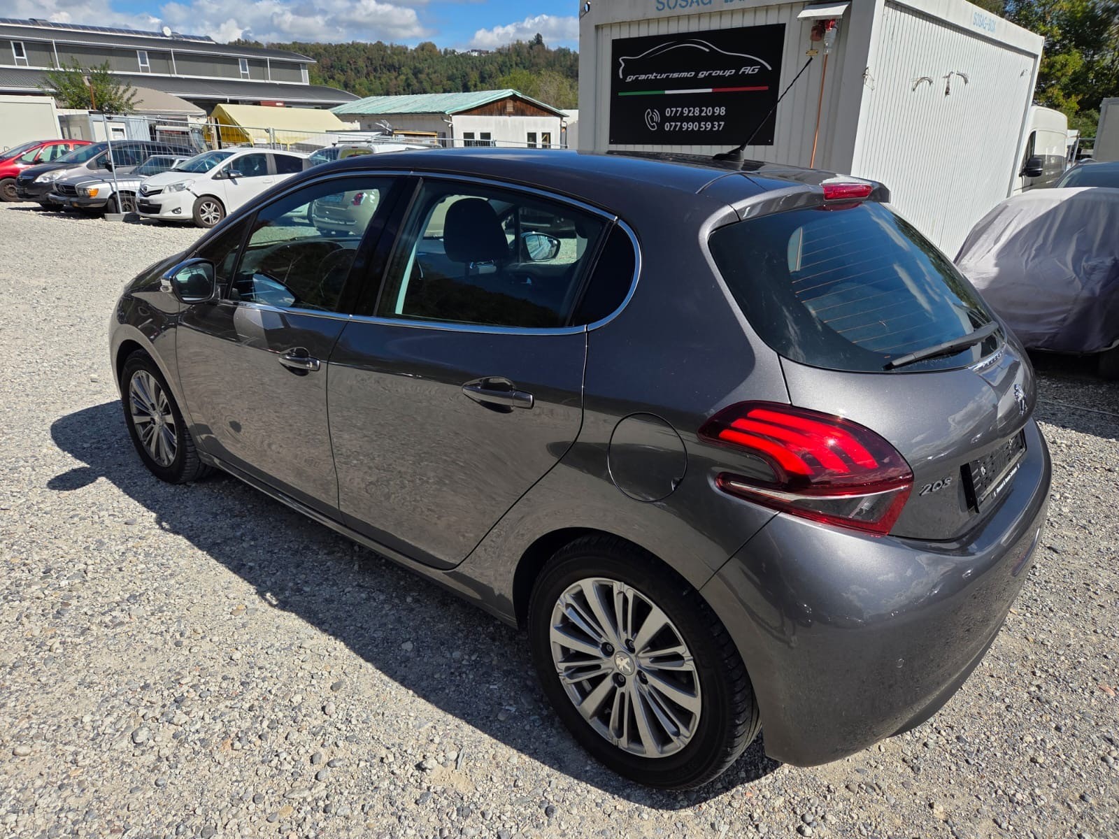 PEUGEOT 208 1.2 PureTech Allure EAT6-image-4
