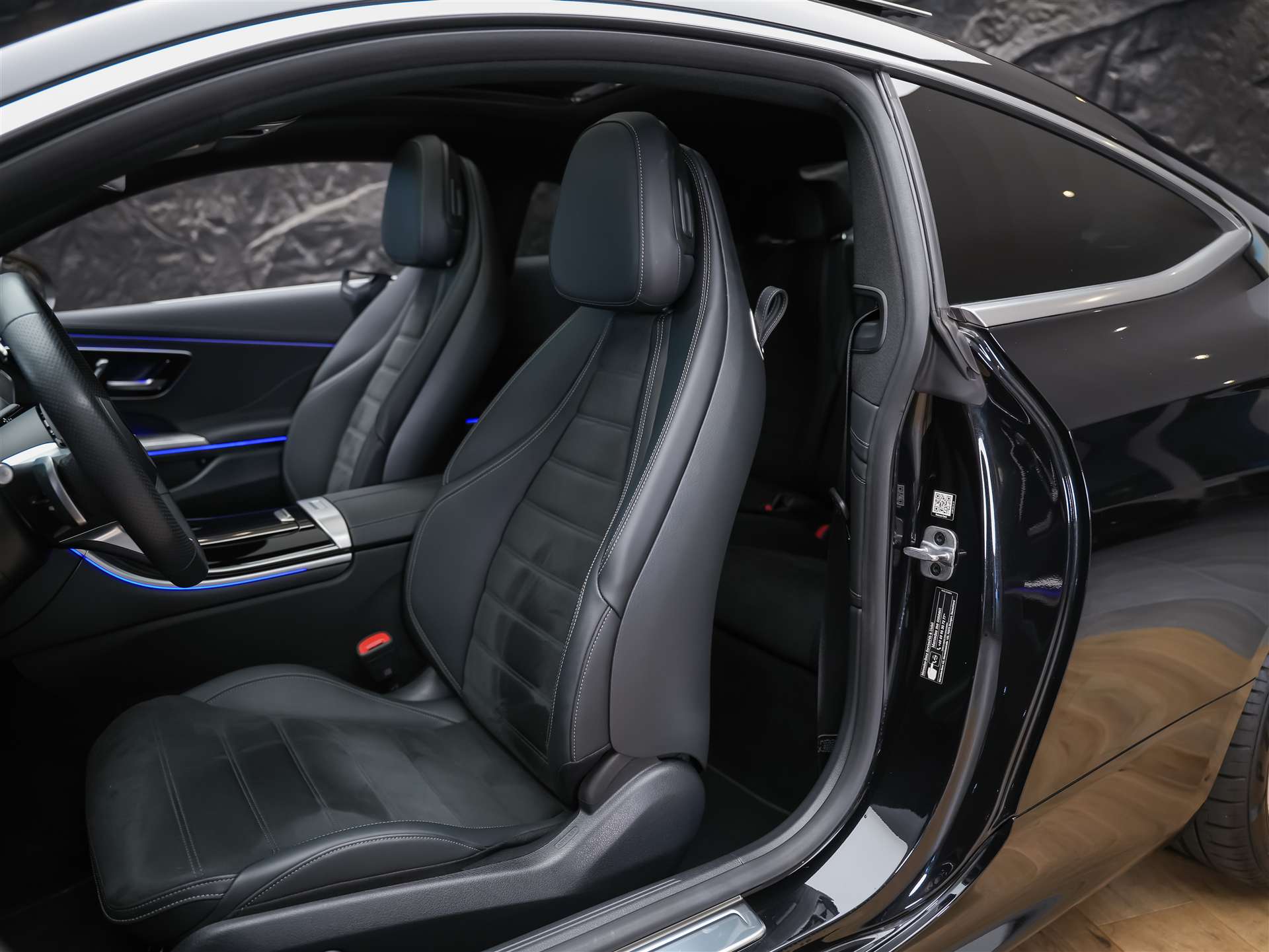 MERCEDES-BENZ CLE 200 AMG Line 4matic Coupé*Panorama*360° Kamera*Werksgarantie*-image-8