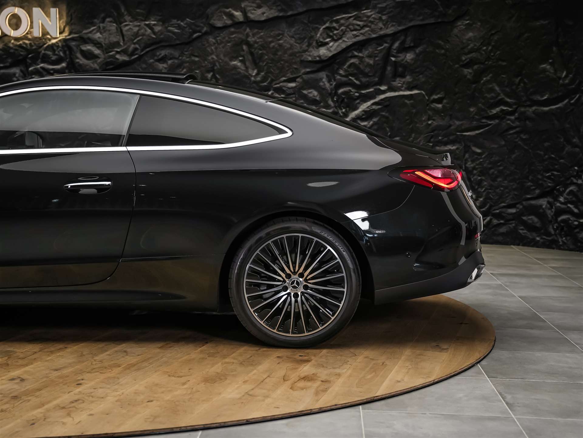 MERCEDES-BENZ CLE 200 AMG Line 4matic Coupé*Panorama*360° Kamera*Werksgarantie*-image-15
