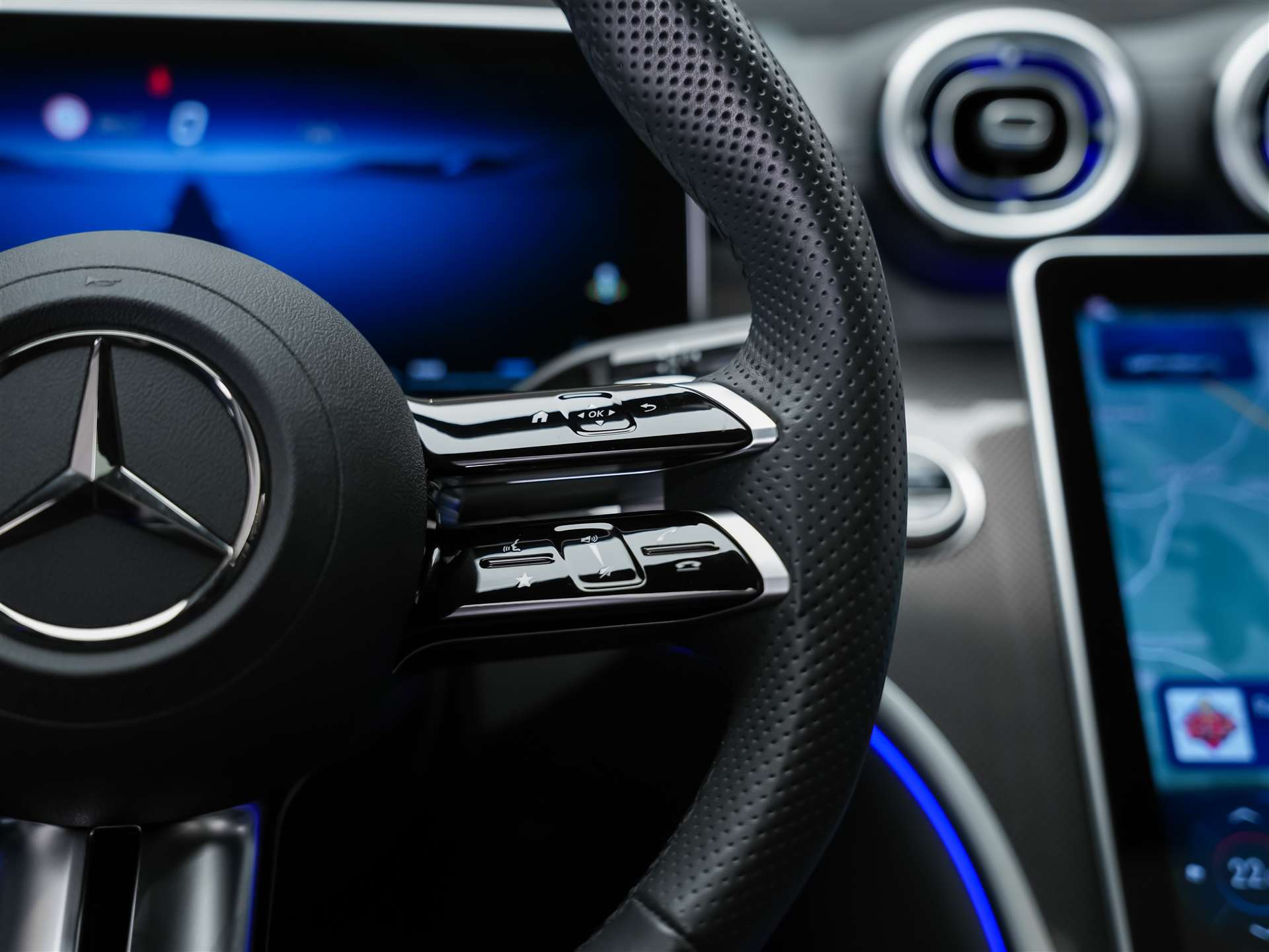 MERCEDES-BENZ CLE 200 AMG Line 4matic Coupé*Panorama*360° Kamera*Werksgarantie*-image-26