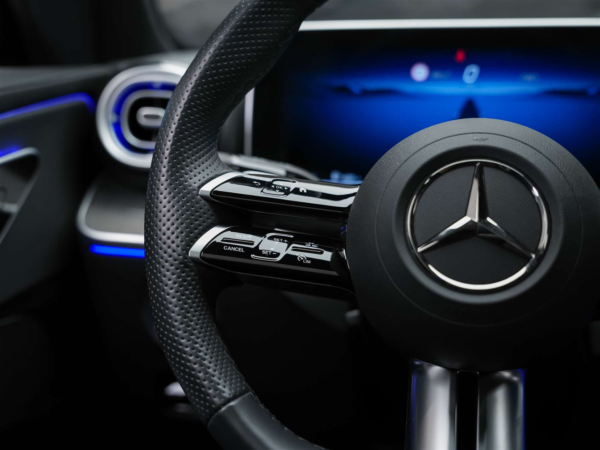 MERCEDES-BENZ CLE 200 AMG Line 4matic Coupé*Panorama*360° Kamera*Werksgarantie*-image-25