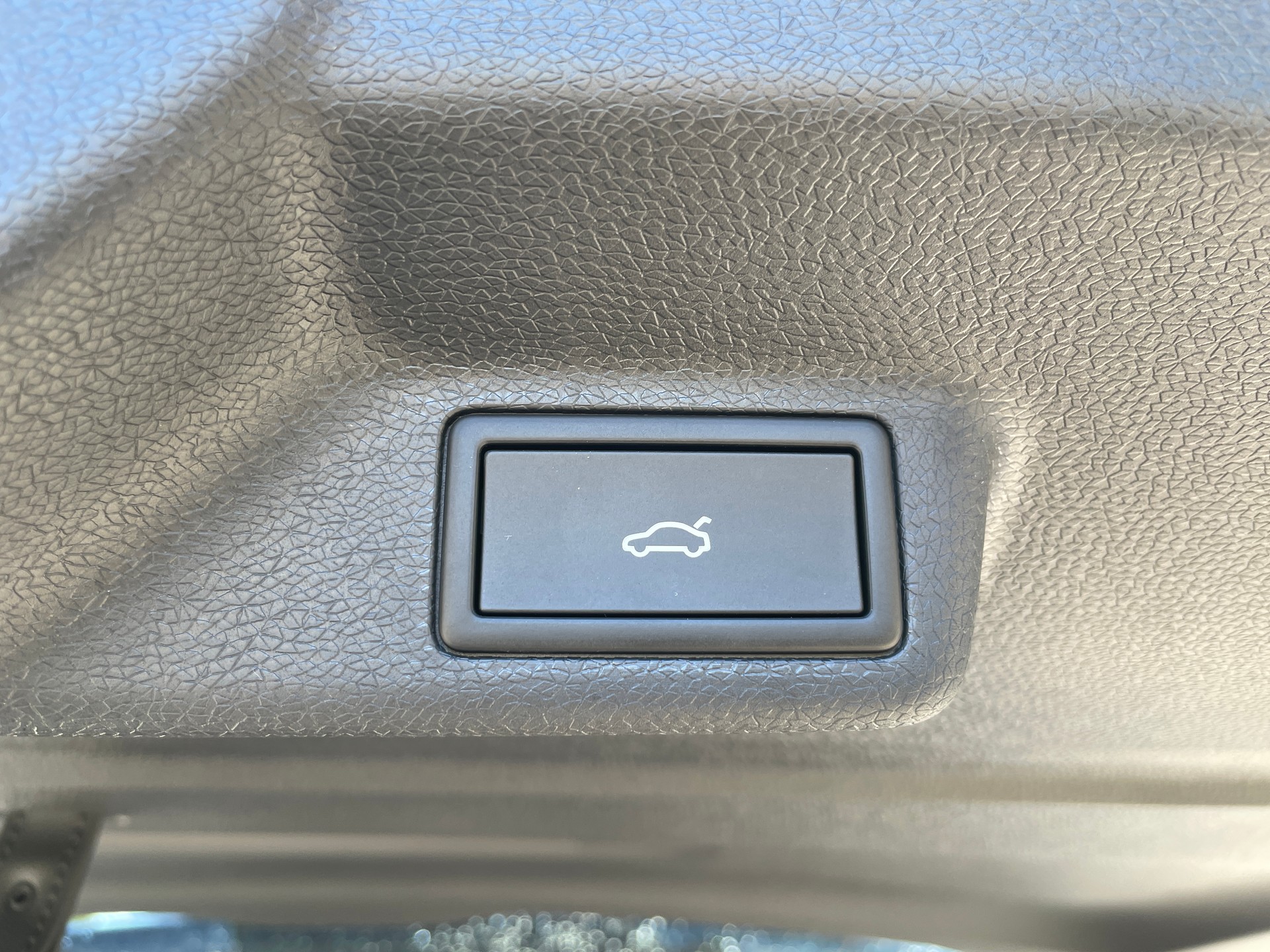 VW ID.Buzz LWB GTX 4 Motion, 7-Sitzer-image-11