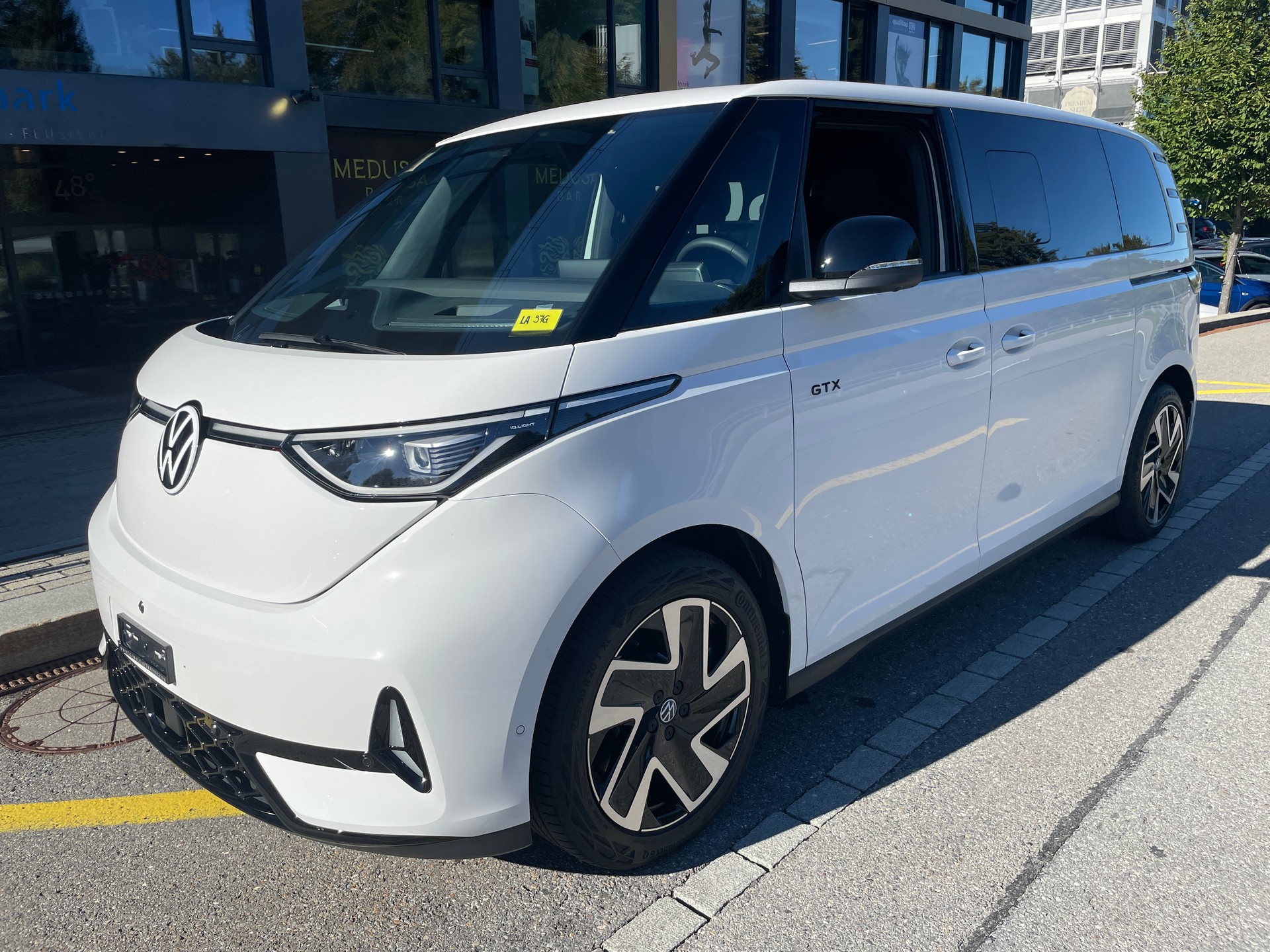 VW ID.Buzz LWB GTX 4 Motion, 7-Sitzer-image-0