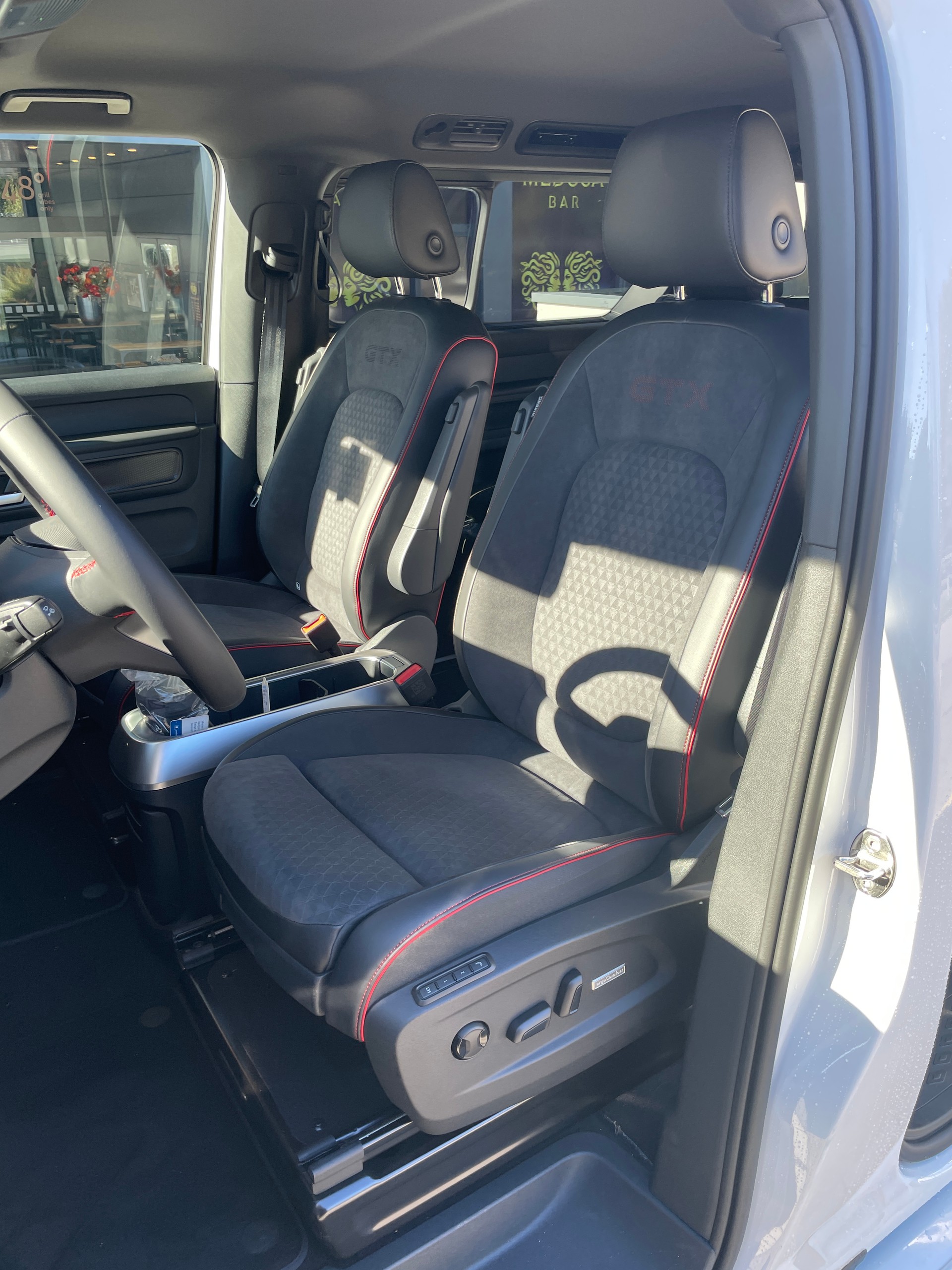VW ID.Buzz LWB GTX 4 Motion, 7-Sitzer-image-14