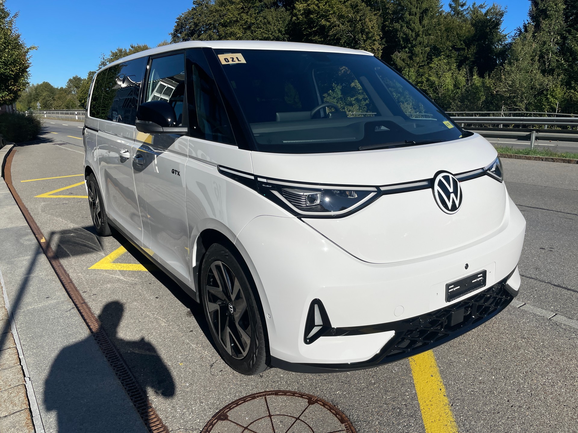 VW ID.Buzz LWB GTX 4 Motion, 7-Sitzer-image-2