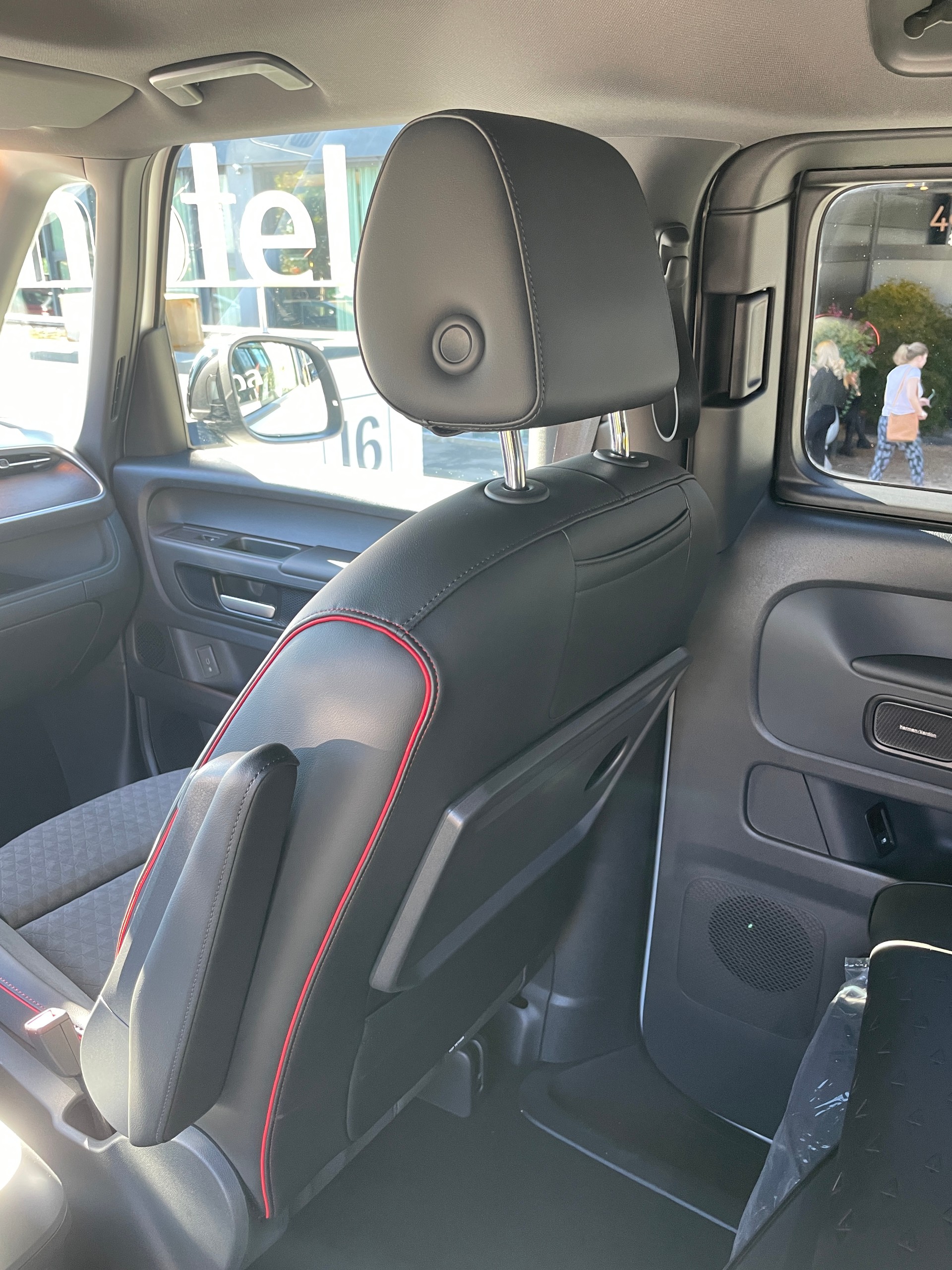 VW ID.Buzz LWB GTX 4 Motion, 7-Sitzer-image-19
