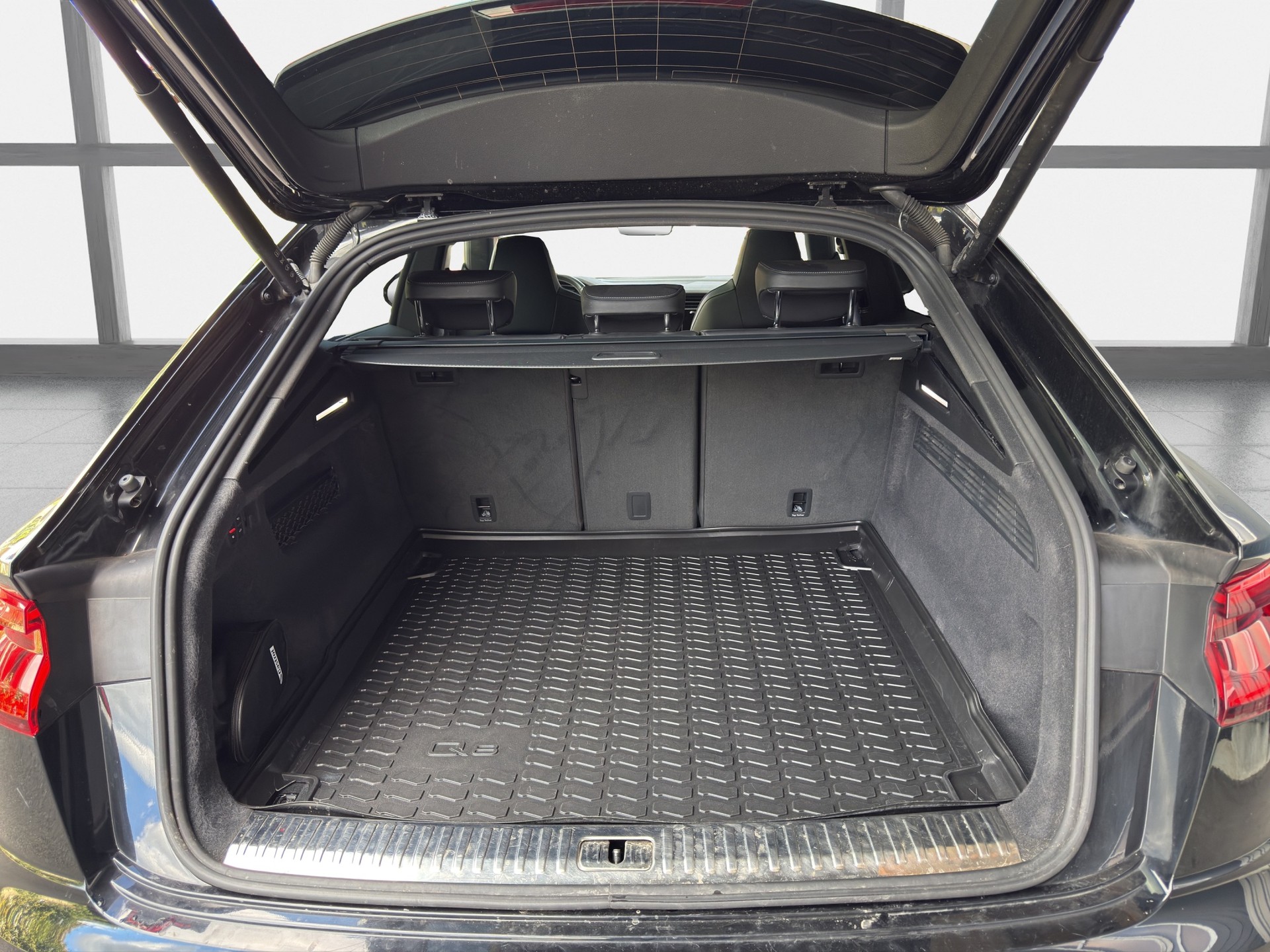 AUDI SQ8 TFSI quattro tiptronic-image-10