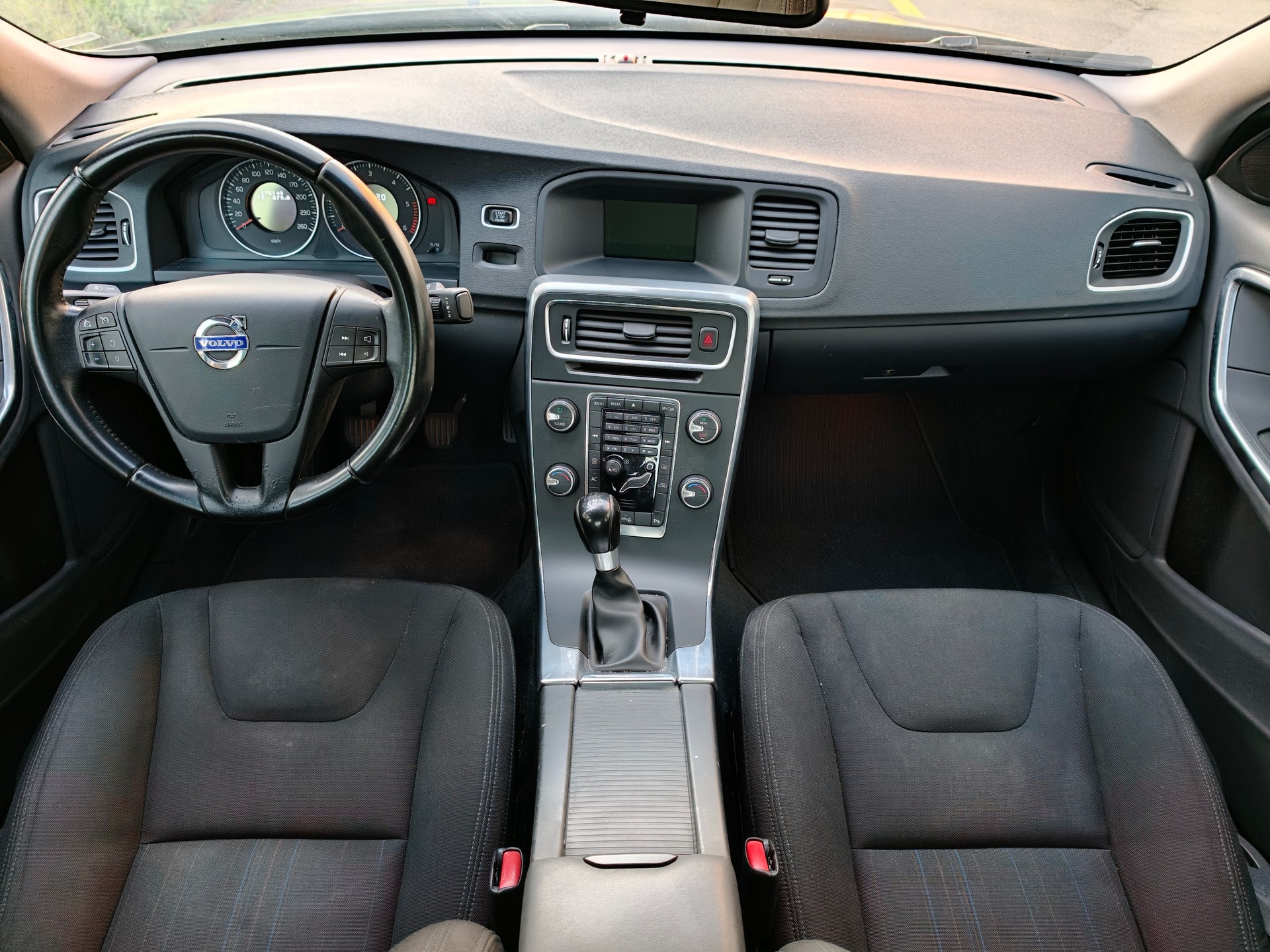 VOLVO S60 D3-image-7