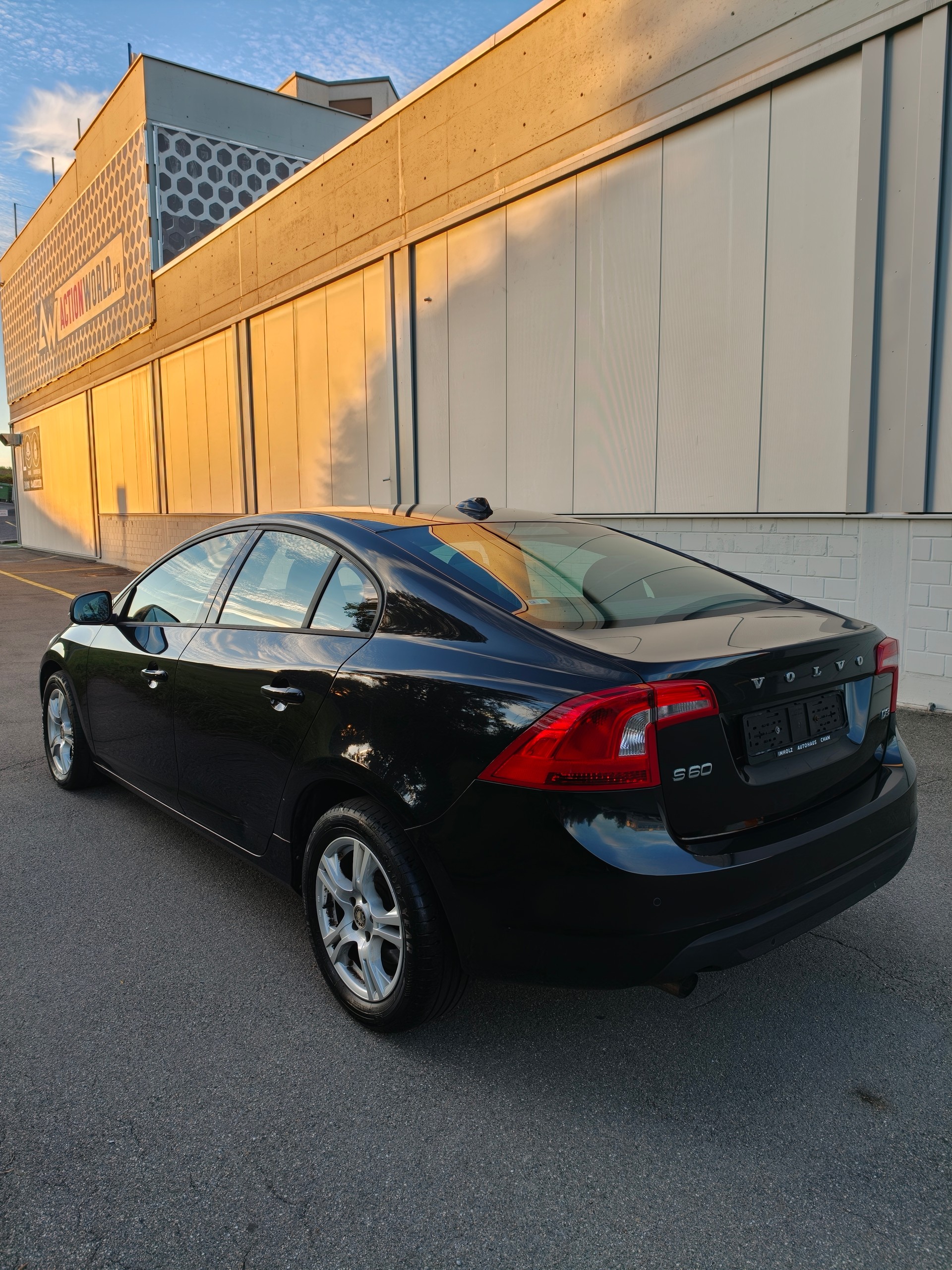 VOLVO S60 D3-image-4