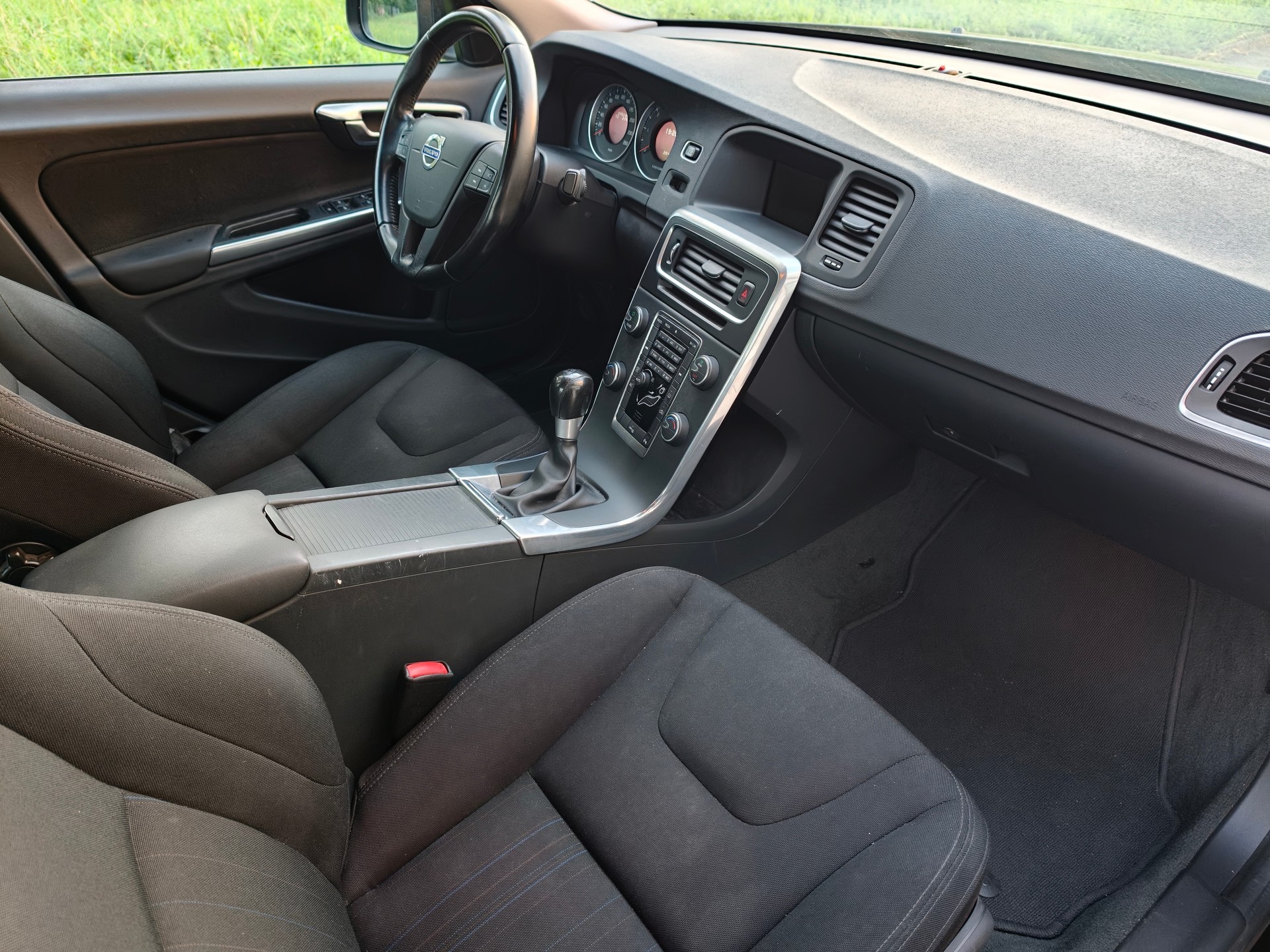 VOLVO S60 D3-image-9