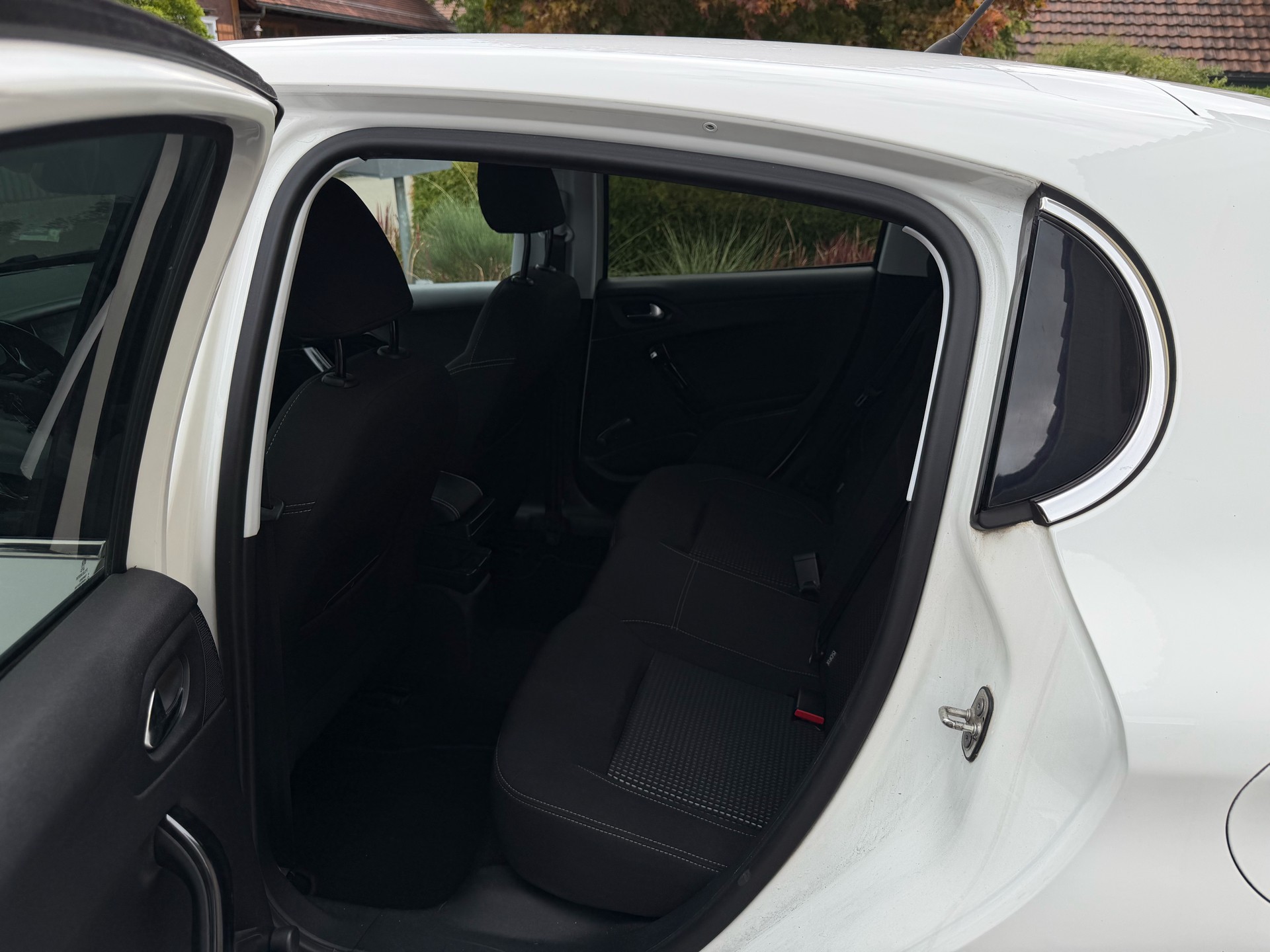 PEUGEOT 1.2 PureTech Allure S/S-image-3