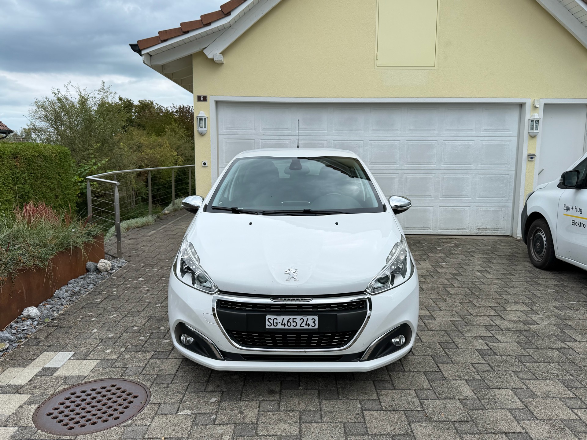 PEUGEOT 1.2 PureTech Allure S/S-image-1